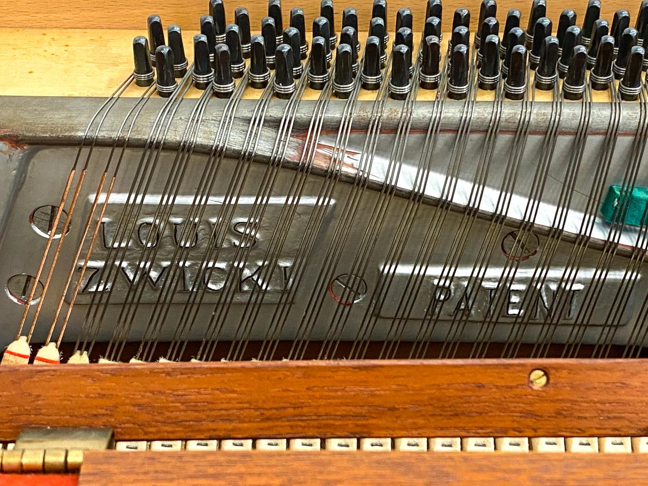 Louis Zwicki Dänisches Teakholz-Klavier aus der Jahrhundertmitte 4