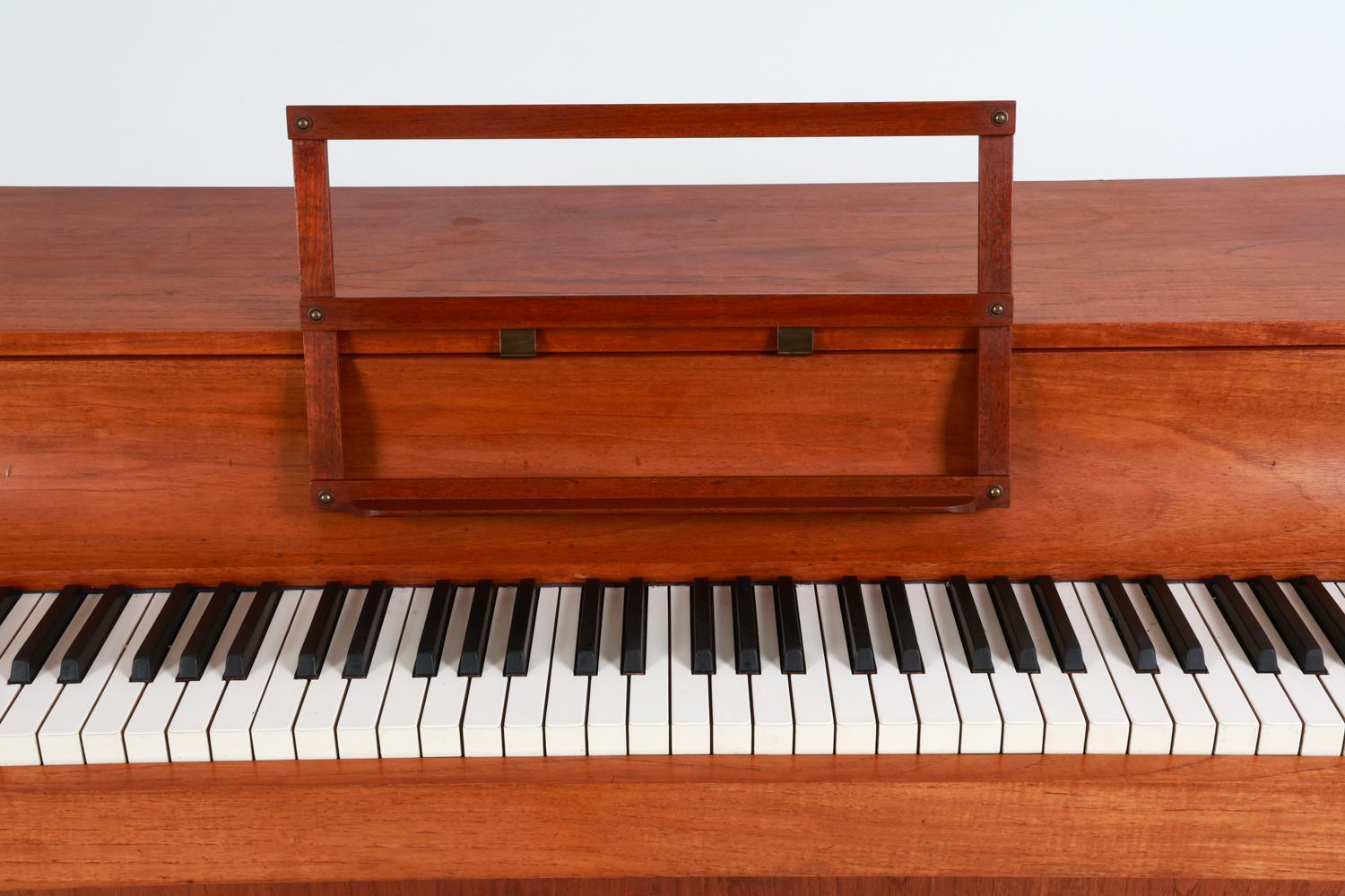 Dänische Pianette aus Teakholz von Louis Zwicki, ca. 1960er Jahre im Angebot 5