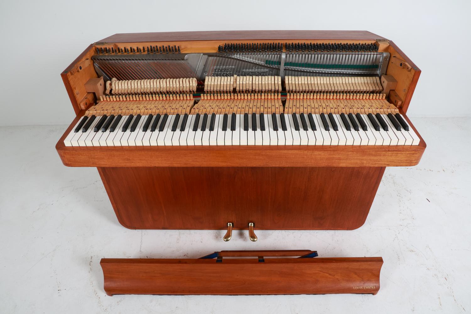 Dänische Pianette aus Teakholz von Louis Zwicki, ca. 1960er Jahre im Angebot 6