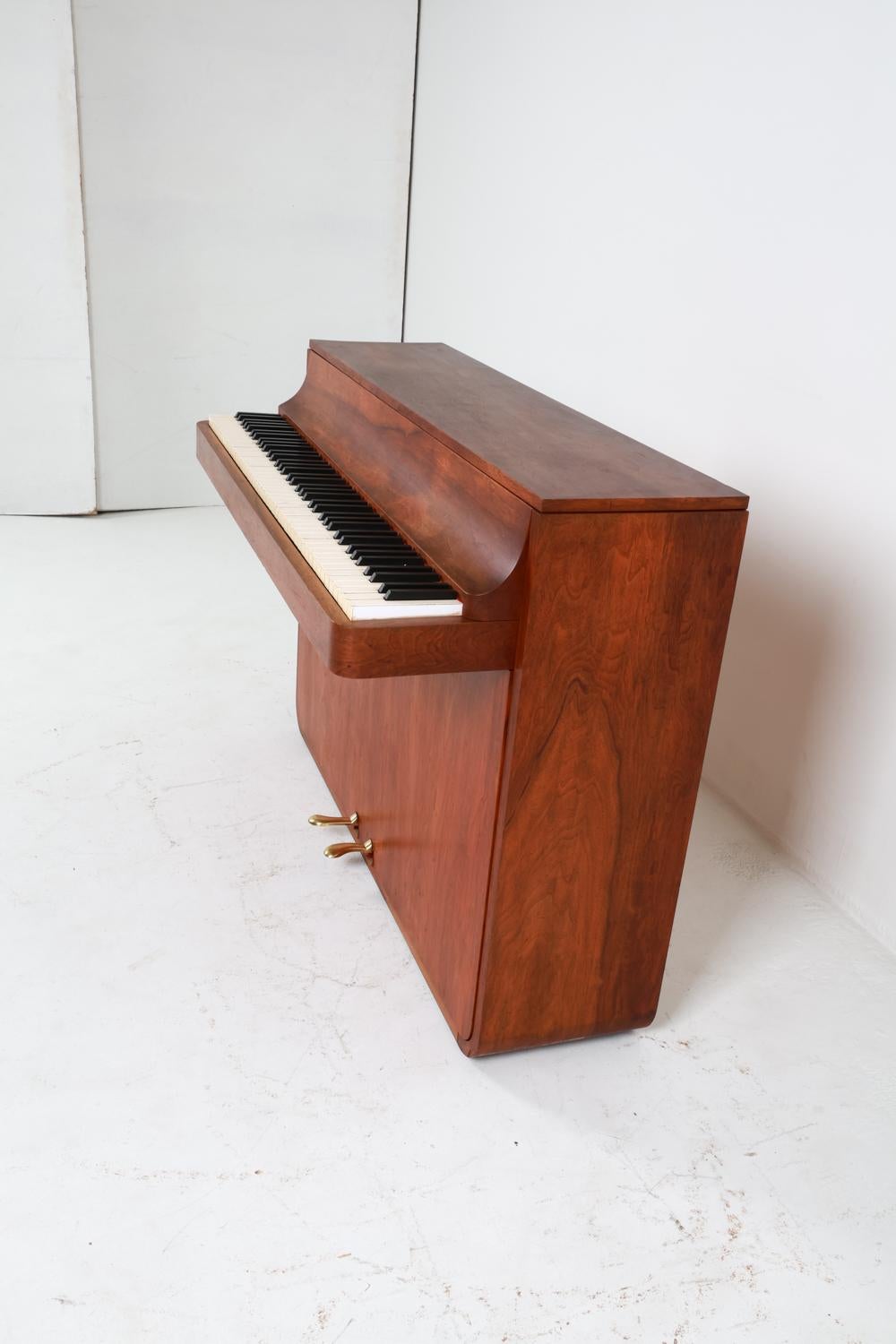 Pianette danoise Louis Zwicki des années 1960 Bon état - En vente à Norwalk, CT