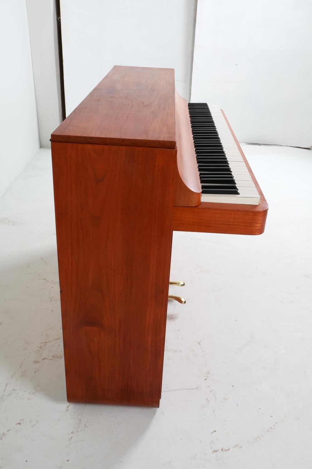 Dänische Pianette aus Teakholz von Louis Zwicki, ca. 1960er Jahre im Angebot 3