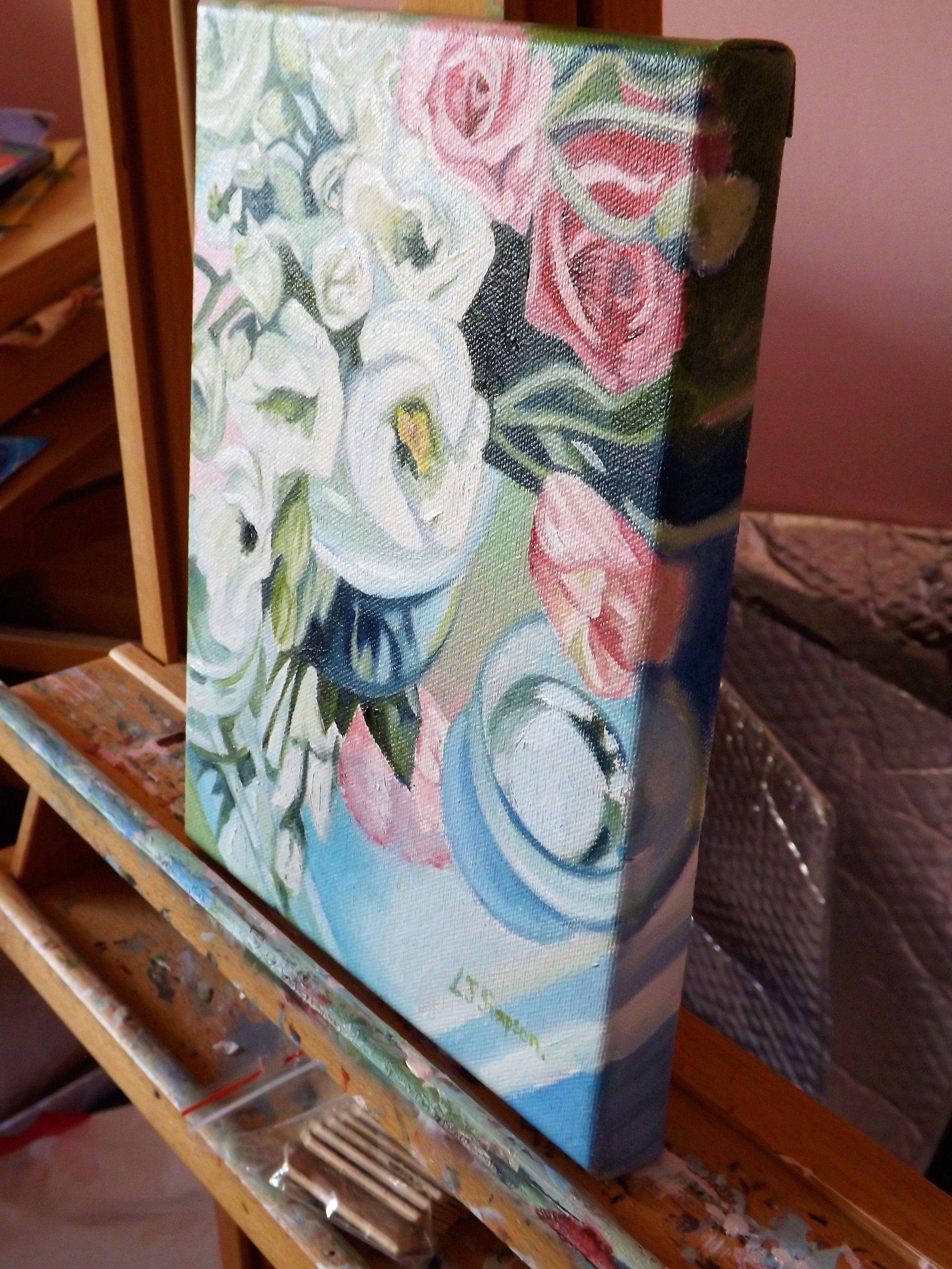 Riflessi di vetro con Lisianthus, Pittura, Olio su tela - Painting Contemporaneo di LOUISA SIMPSON