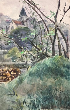 Paysage français des années 1930 sur une colline verte le long de la rivière