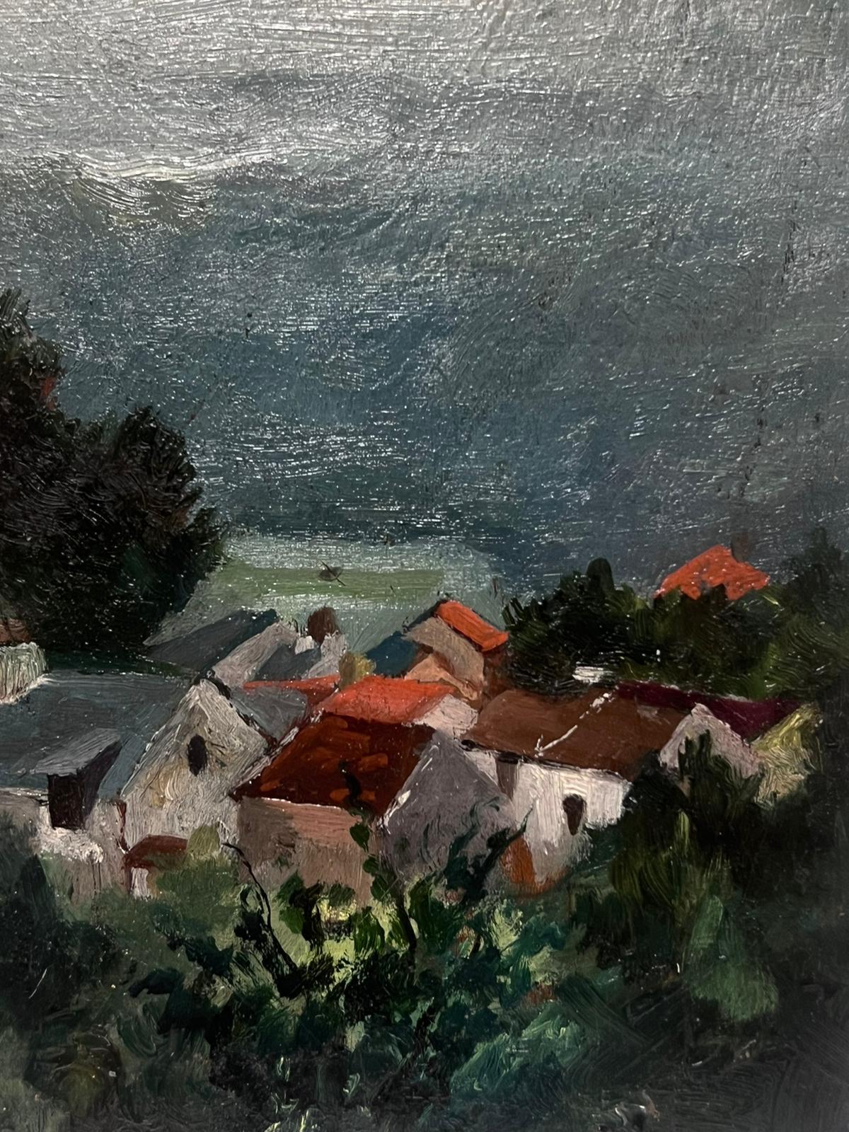 Paysage à l'huile des années 1930 des maisons françaises aux toits colorés surplombant la mer  - Painting de Louise Alix