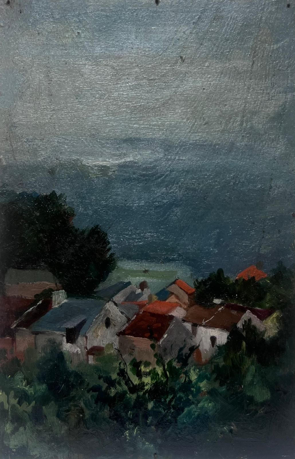Landscape Painting Louise Alix - Paysage à l'huile des années 1930 des maisons françaises aux toits colorés surplombant la mer 