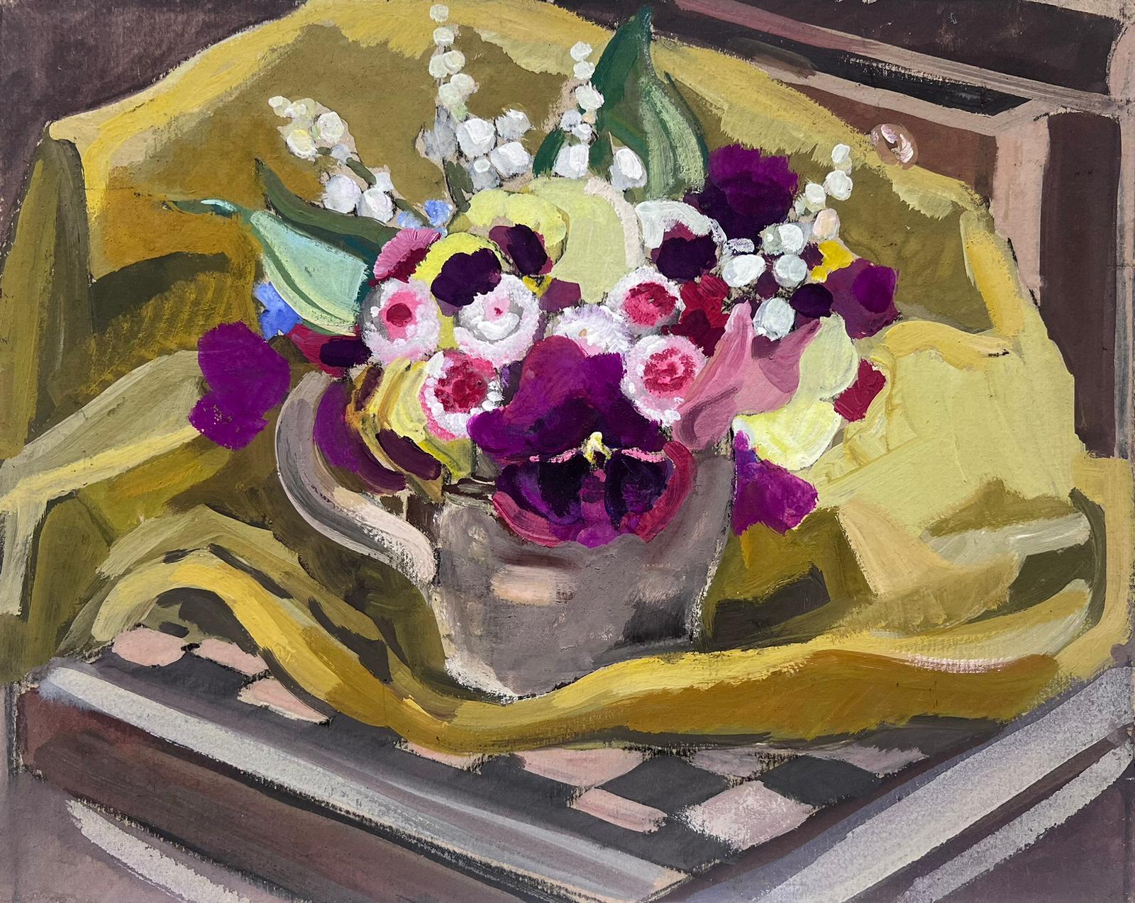 Louise Alix Interior Painting – 1930er Jahre Französisch Impressionist Gouache lila Blumenstrauß in gelbem Papier