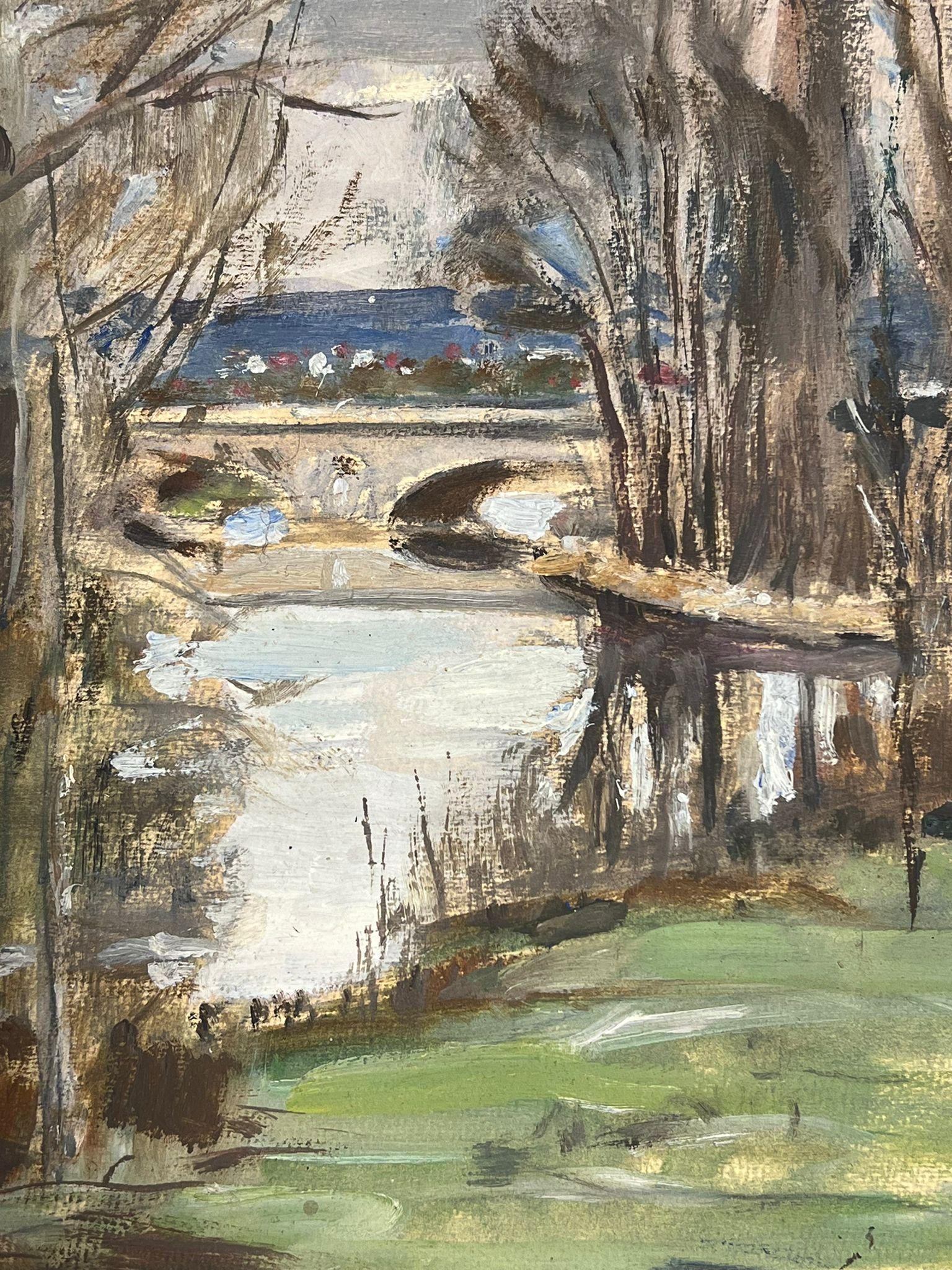 1930er Jahre Französisch Impressionist Flussufer Brücke Reflexion Landschaft  – Painting von Louise Alix