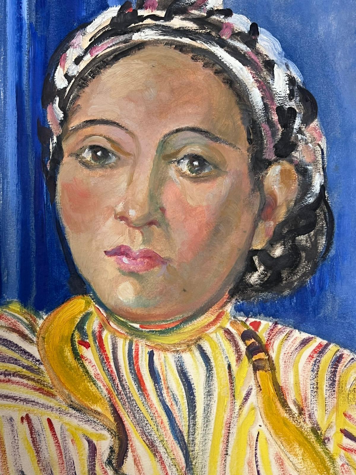 Quadro modernista francese degli anni '50 Ritratto di testa di giovane donna con foulard - Painting di Louise Alix