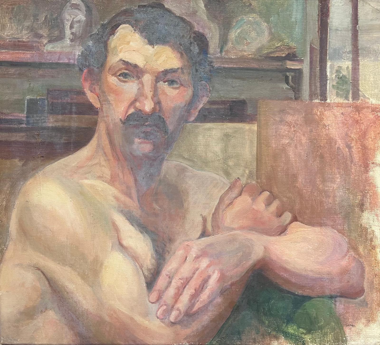 Louise Alix Portrait Painting – Französischer Aktmann aus der Mitte des 20. Jahrhunderts, der seine Arme klappt und für Porträt posiert, Ölfarbe