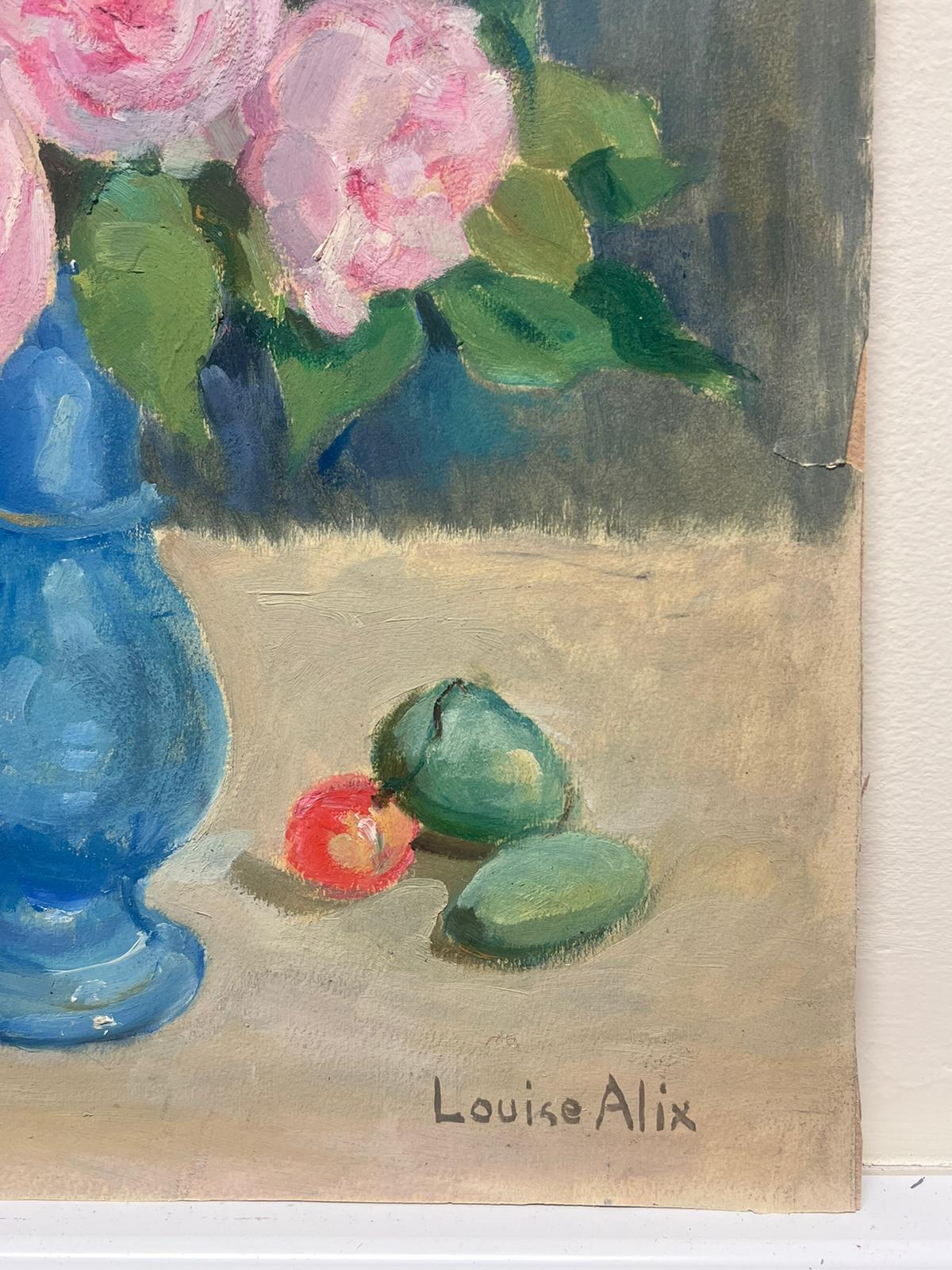 Mid Century Stunning Französisch Stillleben rosa Rosen in blauen Vase (Grau), Still-Life Painting, von Louise Alix