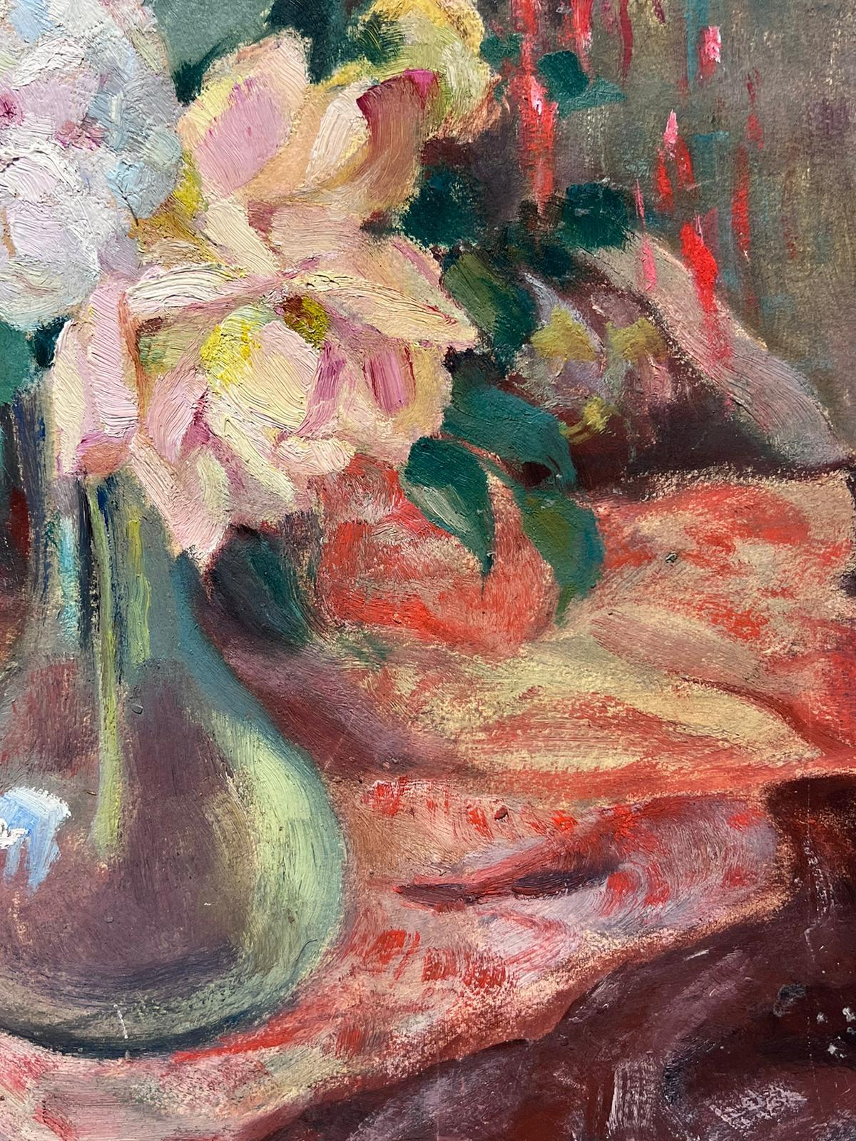 Rosas en Interior
de Louise Alix (francesa, 1888-1980) *ver notas más abajo
sello de procedencia en el reverso 
óleo firmado sobre lienzo adherido a tabla, sin enmarcar
medidas 16,5 de alto por 13 pulgadas de ancho
Estado: en general, muy bueno y en