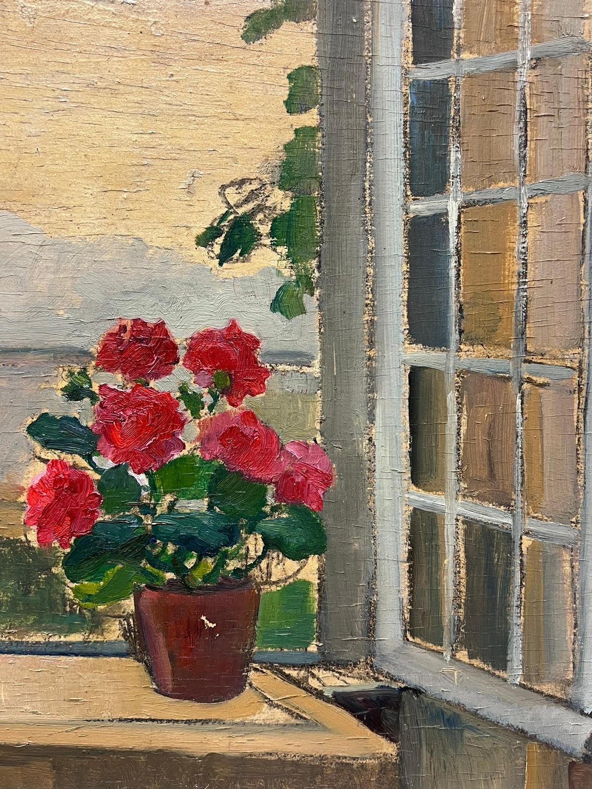 Vaso di fiori che guarda fuori dalla finestra su un paesaggio Olio francese del 1940 - Still-Life Painting Grigio di Louise Alix