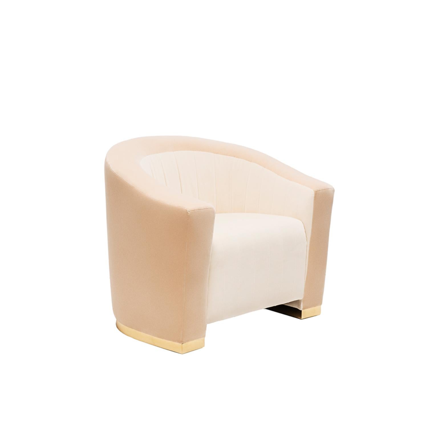 Louise Armchair by Munna
Dimensions: D 80 x W 87 x H 80 cm. SH: 44 cm.
Materials: Wood, foam, brass, and upholstery.
Finish: Cotton Velvet, ref. Pale Pink, CV02, Cotton Velvet, ref. Pure White, CV01, and polished brass.

Available in all Munna