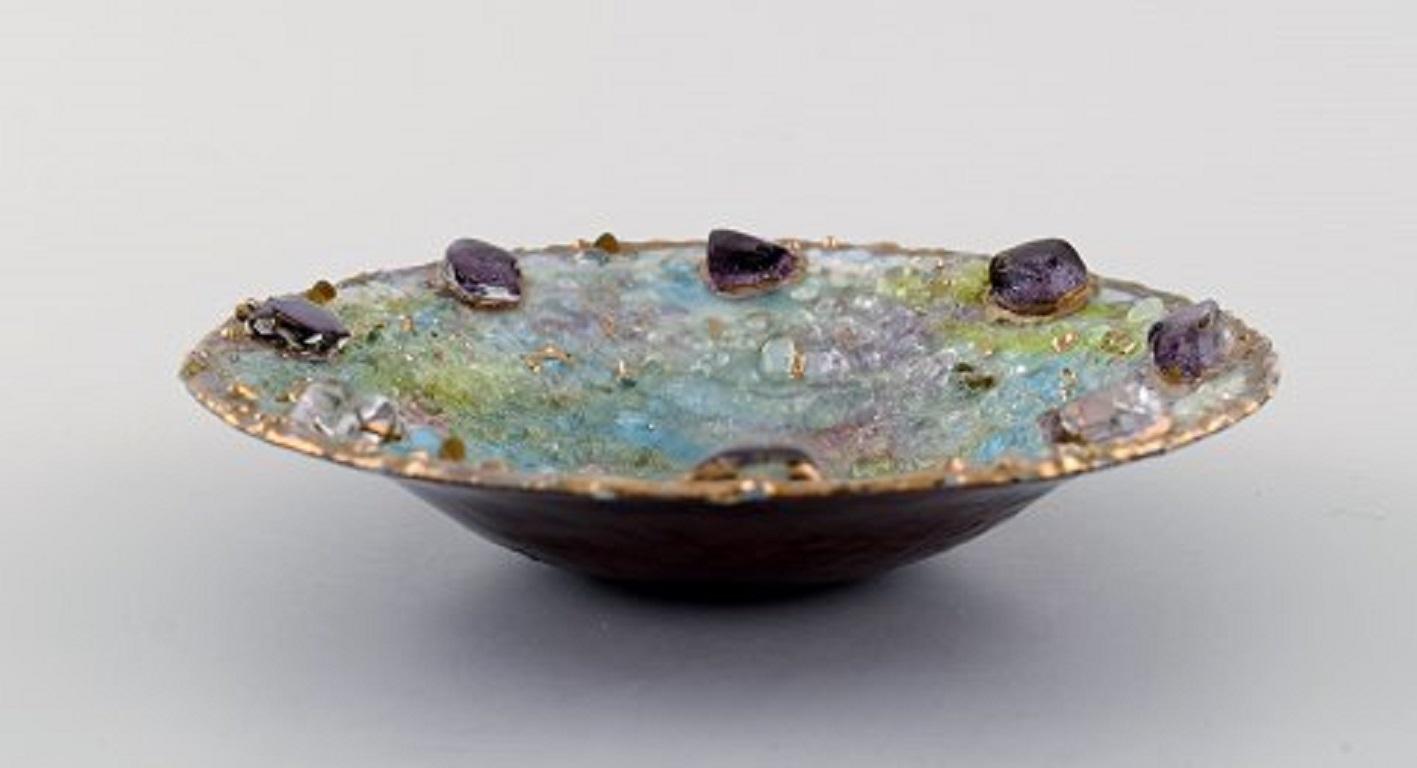 Louise Arnaud for Limoges. Unique bronze bowl with enamel work in gold, purple and blue-green shades, 1940s.
Measures: 15.2 x 3.3 cm.
In excellent condition.
Stamped.