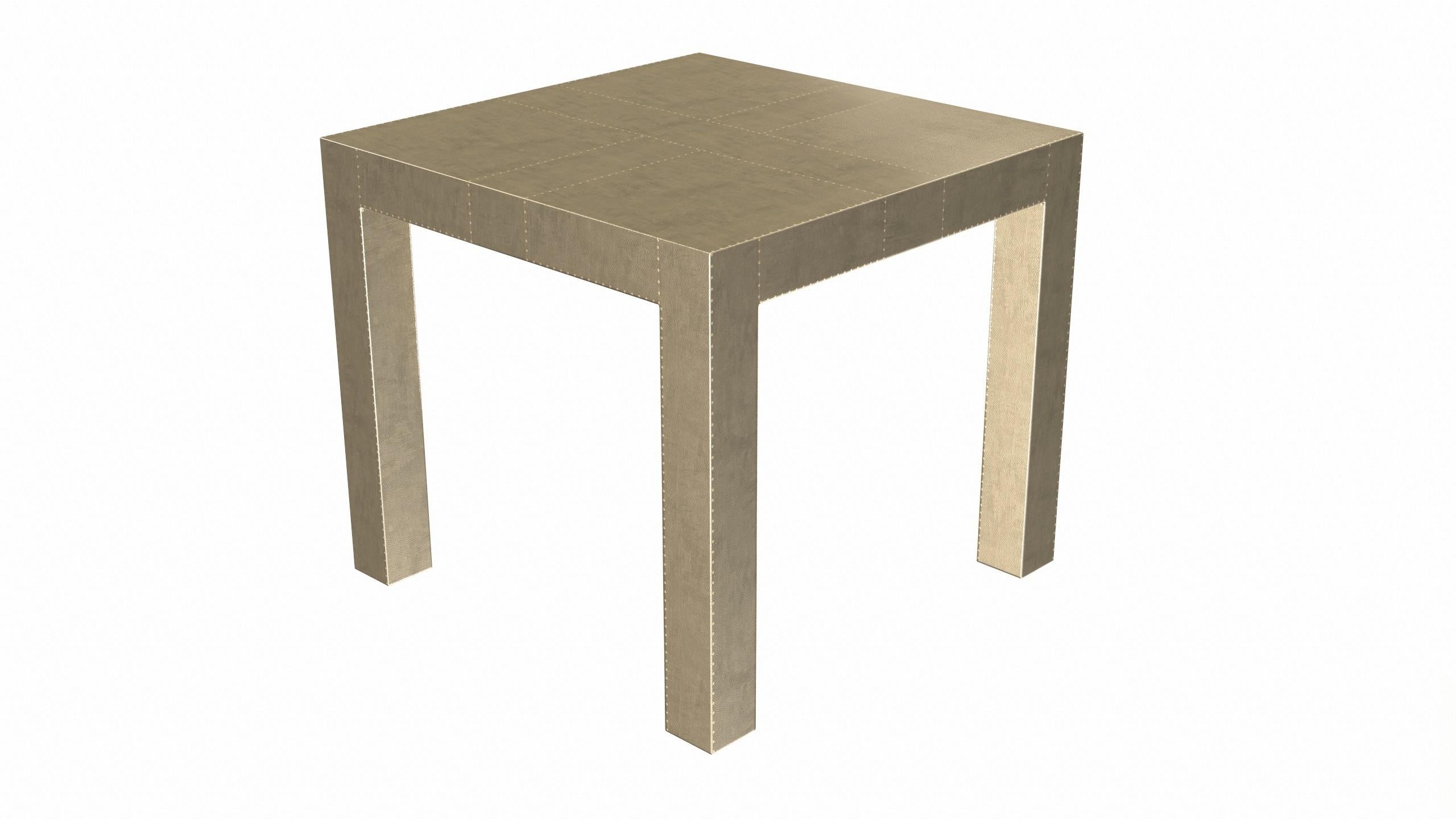XXI secolo e contemporaneo Tavolo da caffè e da cocktail quadrato Louise Art Deco Mid. Ottone martellato in vendita