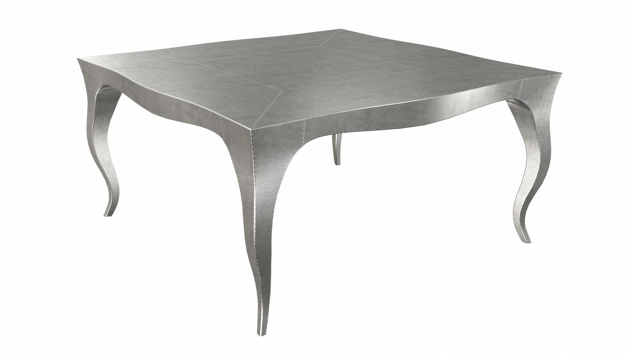 Table basse Art déco en bronze blanc martelé de 18,5x18,5x10 pouces Neuf - En vente à New York, NY