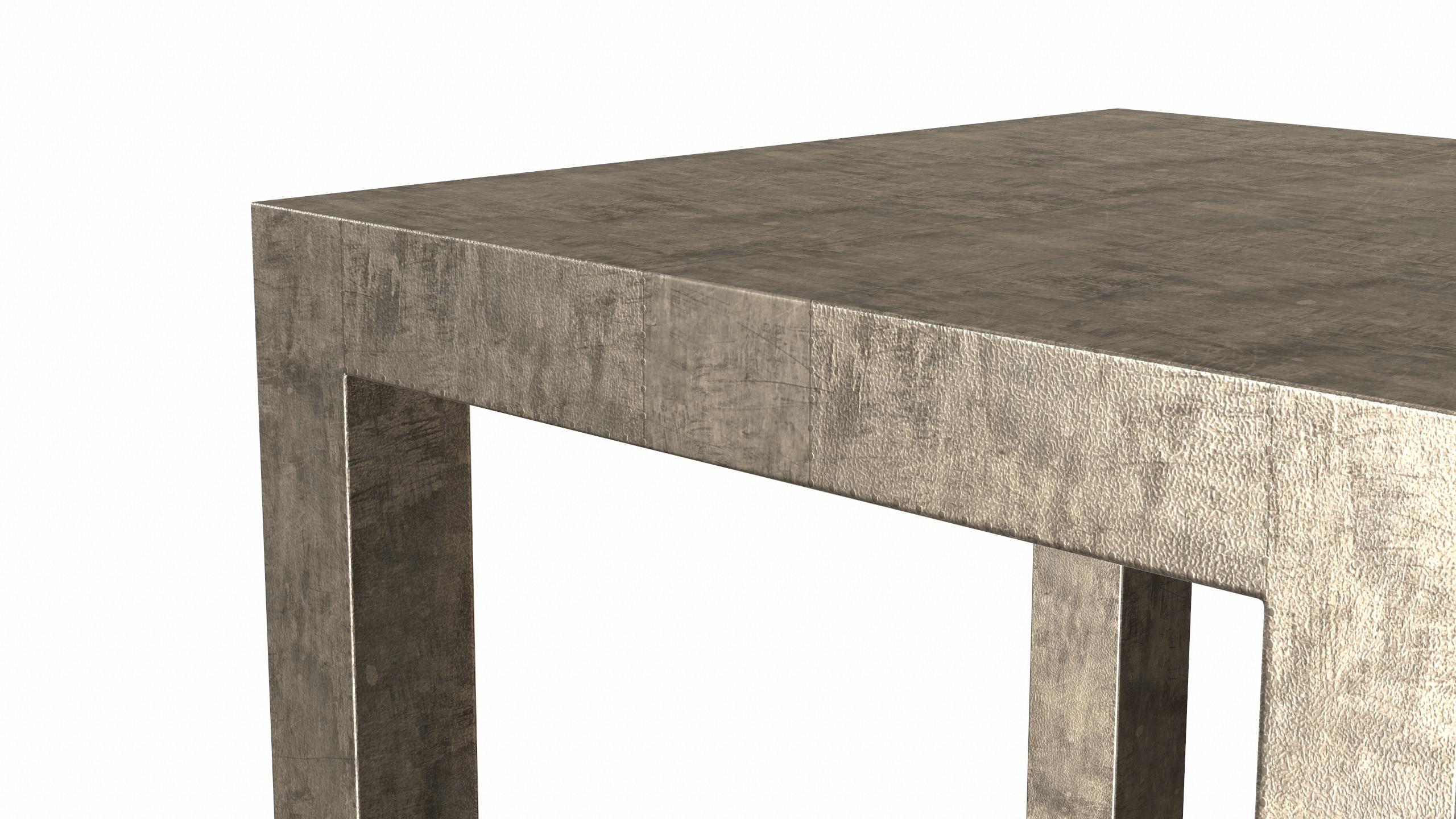 Tables de ferme Art Déco carrée table à boire finement martelée en bronze ancien en vente 1