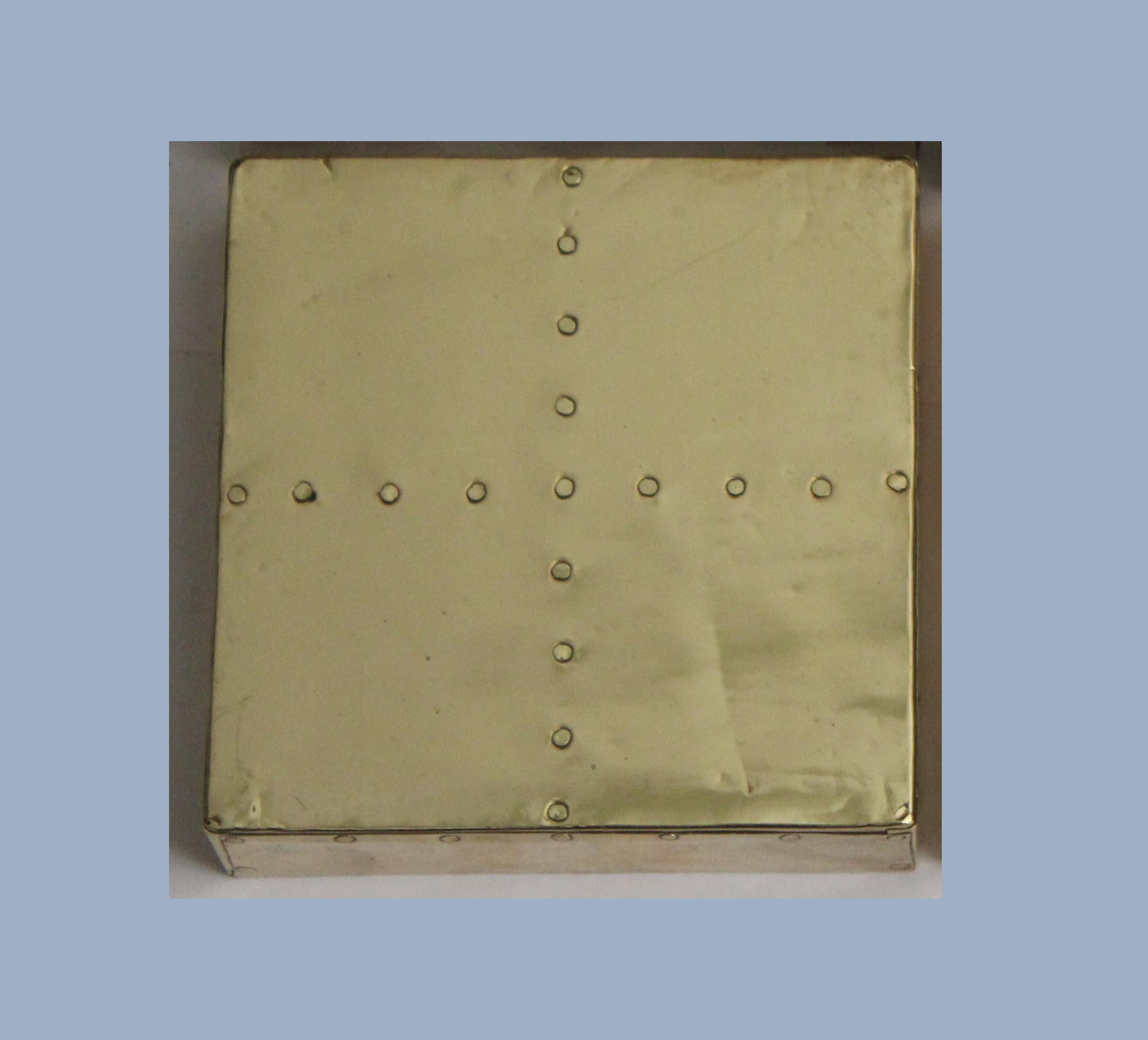 Tavoli da gioco Louise Art Deco in ottone liscio 18,5x18,5x10 pollici di Paul Mathieu in vendita 4
