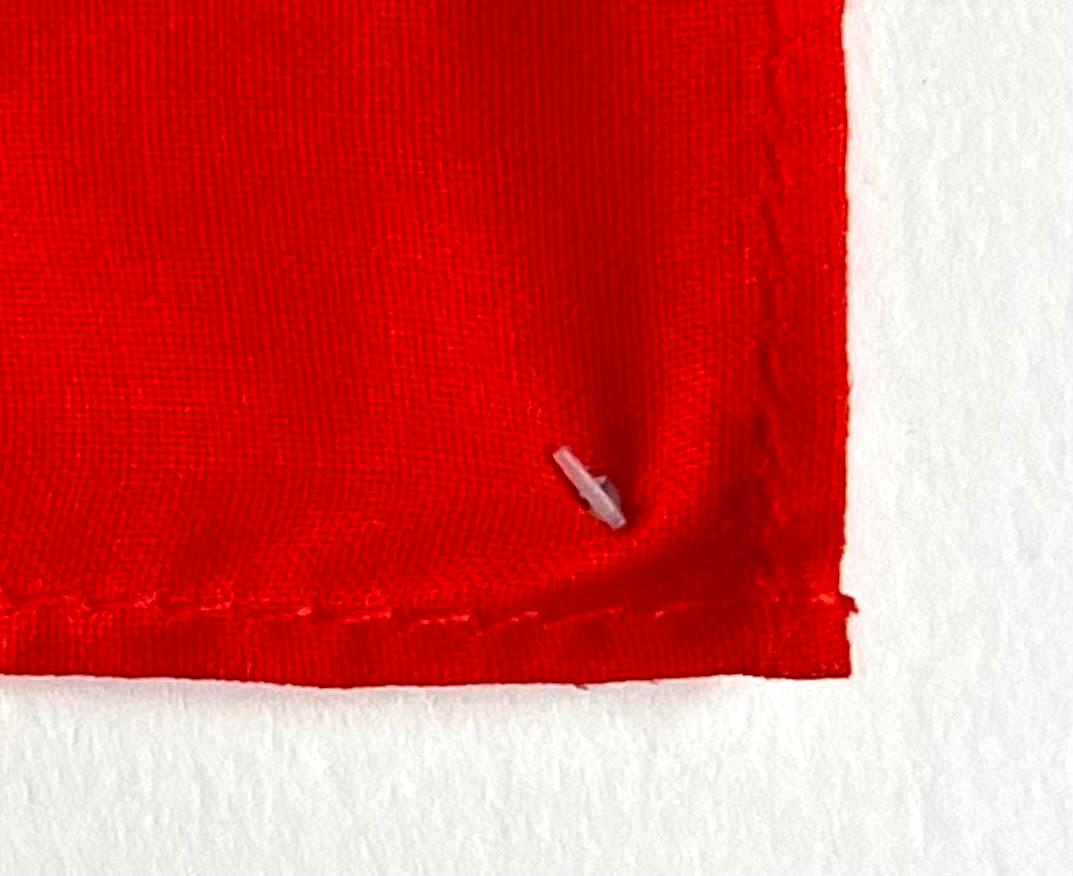 I Have Been to Hell and Back, Handkerchief (rouge) Tate Gallery en édition limitée  en vente 1