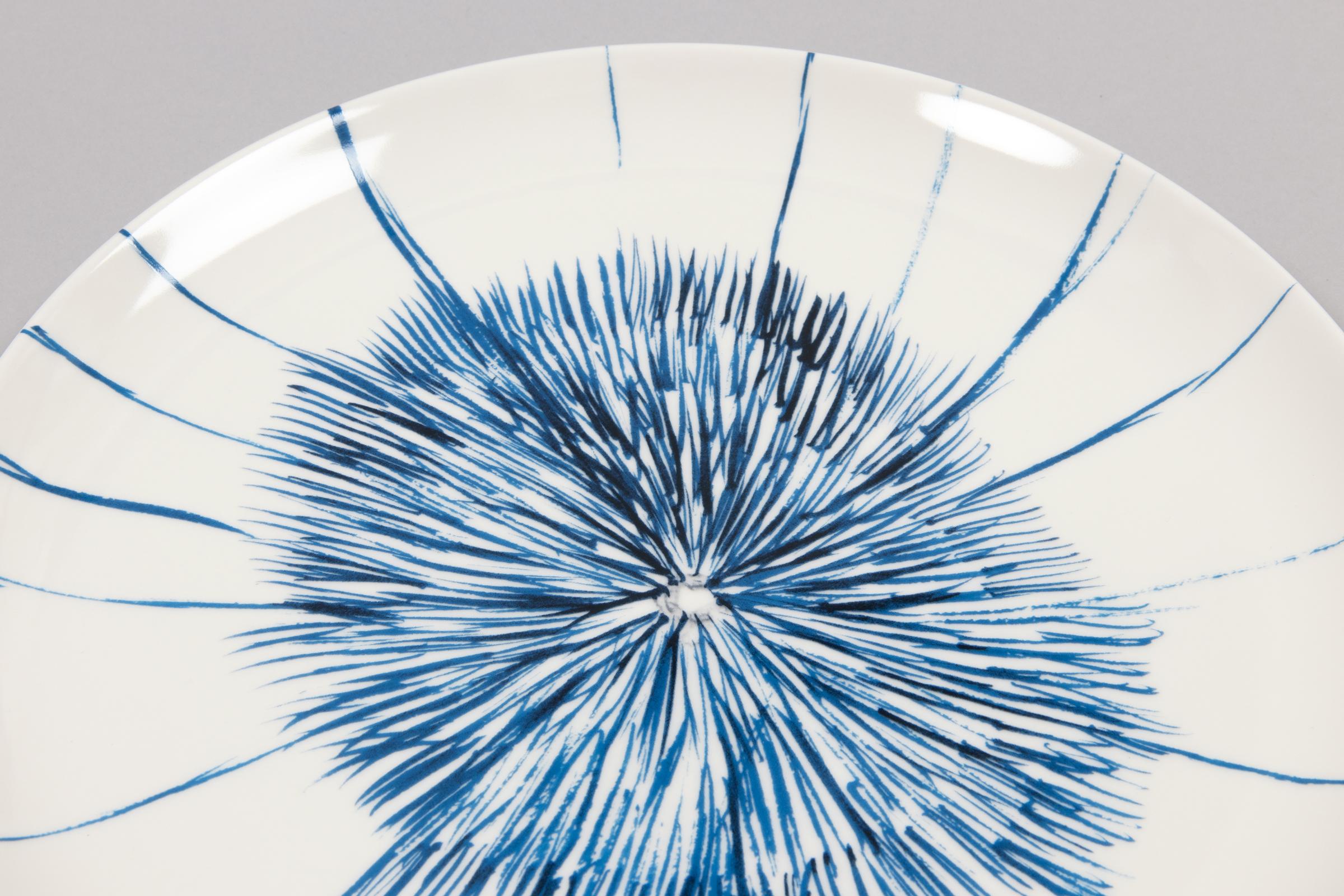 Louise Bourgeois, Je t'aime - Assiette en porcelaine en édition limitée, Art abstrait 2