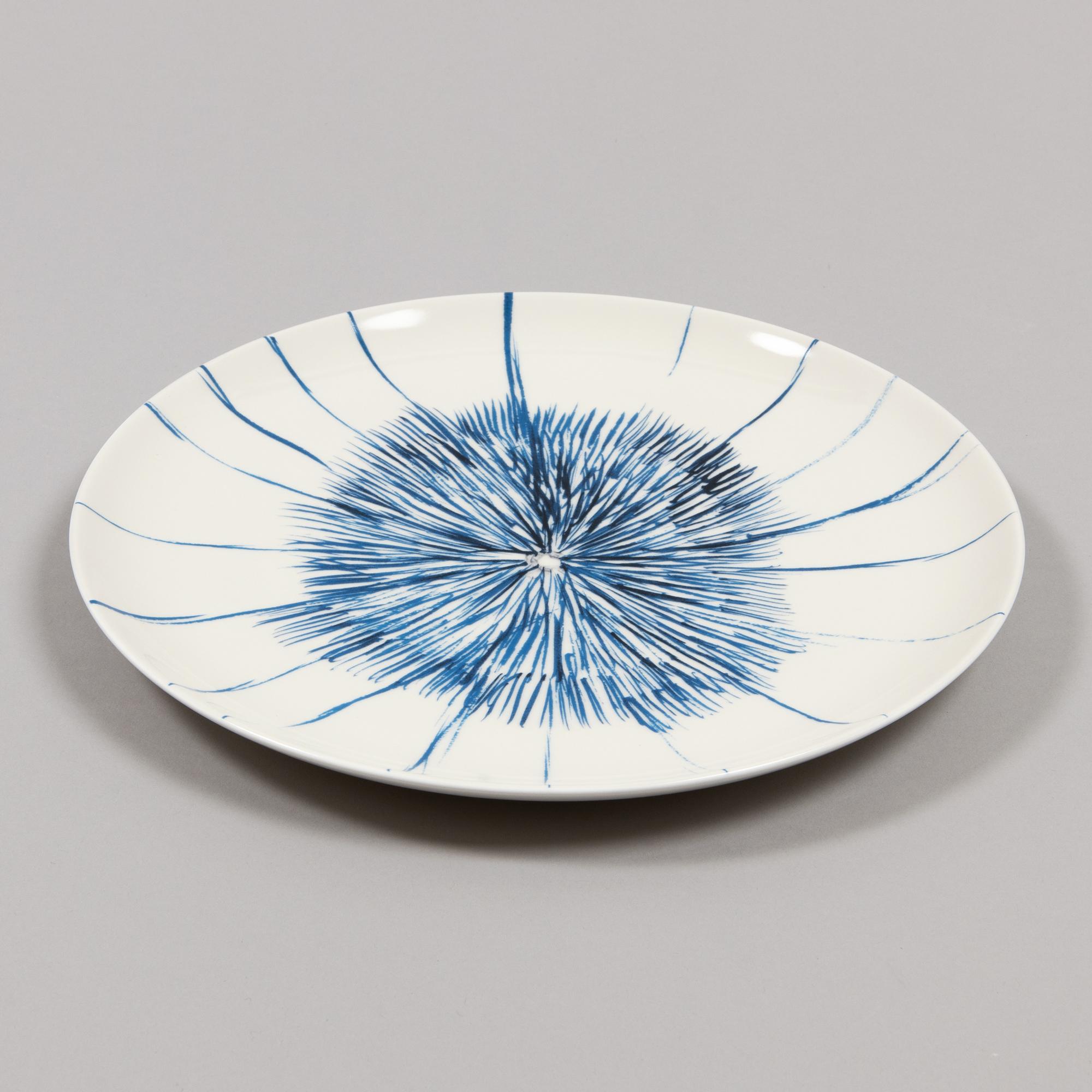 Louise Bourgeois, Je t'aime - Assiette en porcelaine en édition limitée, Art abstrait 3