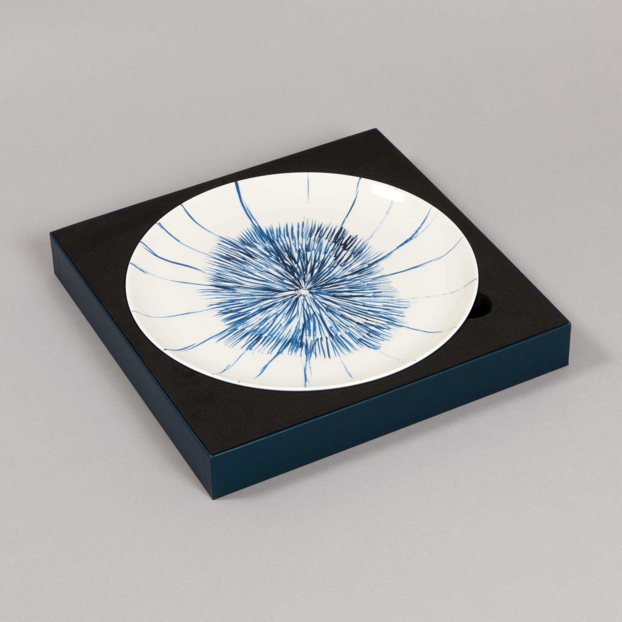 Louise Bourgeois, Je t'aime - Assiette en porcelaine en édition limitée, Art abstrait 4