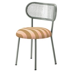 Sedia Louise con struttura color Sage, schienale e imbottitura in acciaio perforato