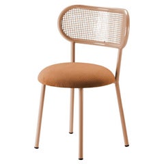 Louise-Stuhl aus lachsfarbenem Stahl mit Struktur, Rückenlehne aus perforiertem Stahl und Polsterung