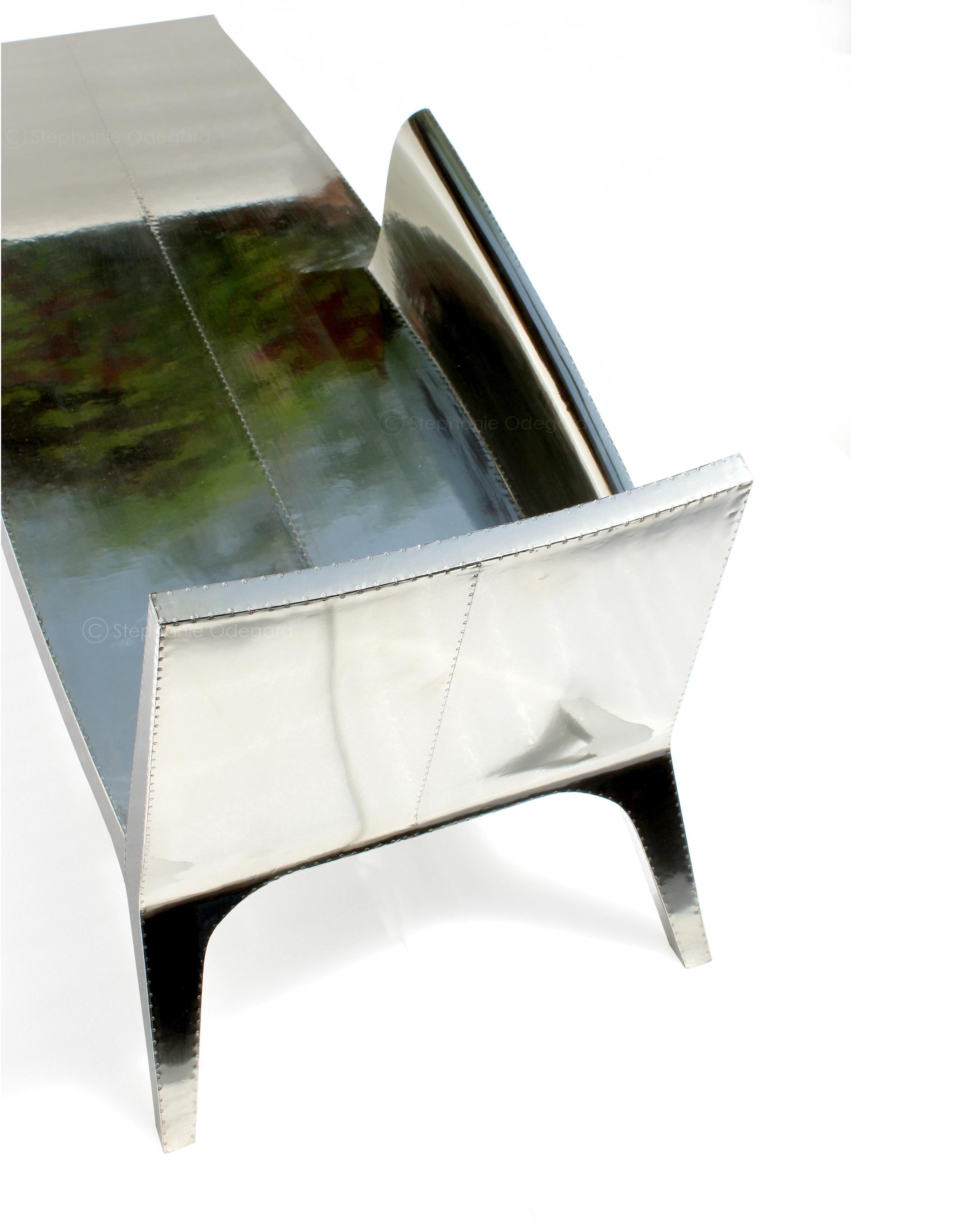 Chaise Louise in bronzo bianco su legno di teak realizzata a mano in India da Paul Mathieu. in vendita 1