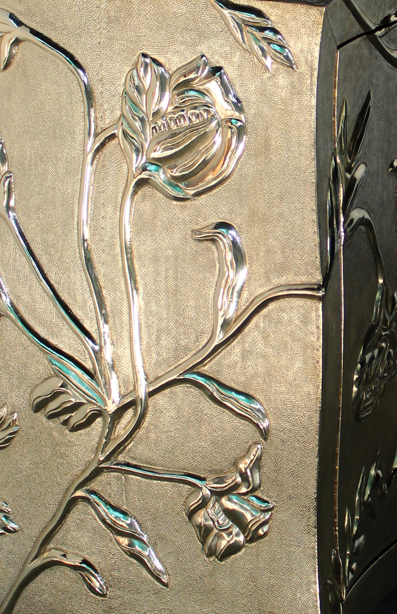 XXI secolo e contemporaneo Credenza buffet floreale Louise in stile Art Déco in ottone di Paul Mathieu in vendita