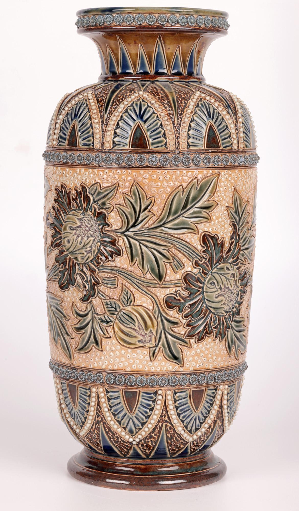 Fin du XIXe siècle Vase Doulton Lambeth Floral Design de Louise J. Davies