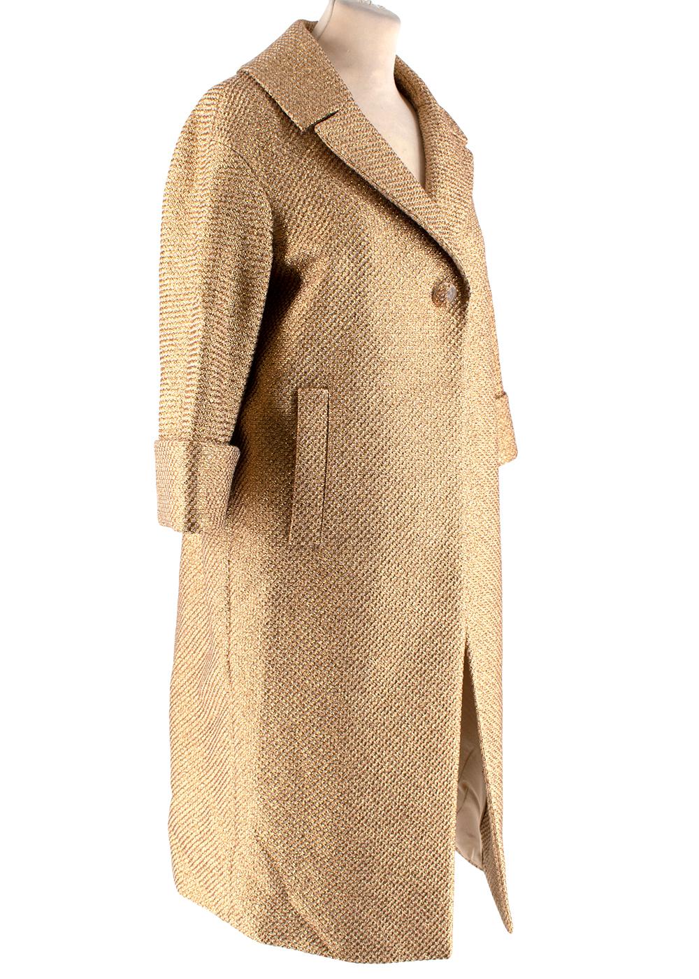 Louise Kennedy Rosie Gold Lurex Coat

- Unique Gold Detailing 
- Embellished Gold Buttons
- Double Cuff Detail
- Oversized Collar 
- x2 Outer Pockets 

Made in Portugal 

Chest - 48cm
Length - 94cm
Sleeve - 37cm