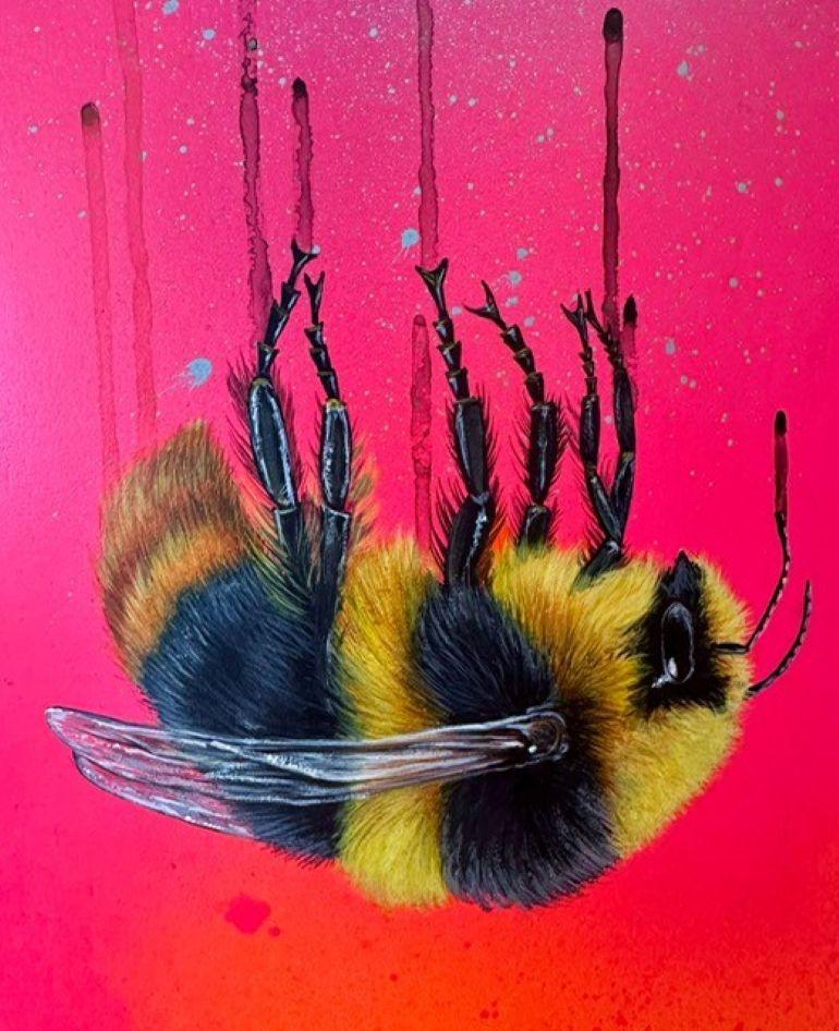 Original, Öl, Acryl und Sprühfarbe auf Ahornholz, mit Wandaufhängern.

Die Early Bumblebee verschwindet in aufsteigenden Tropfen vor einer schmelzenden Neon-Himmelslandschaft, um ihre Notlage zu verdeutlichen.

Atemberaubendes zeitgenössisches