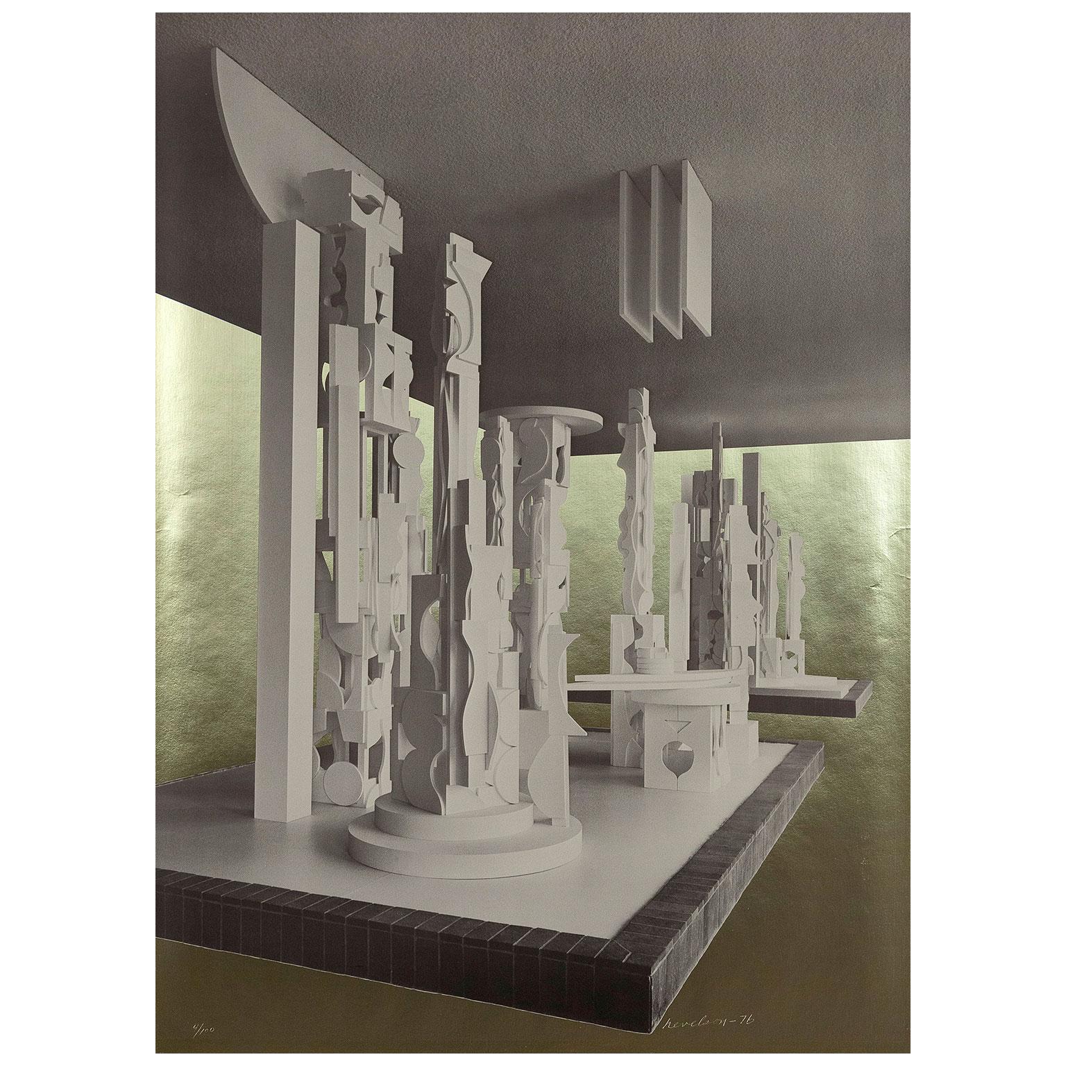 Louise Nevelson è una delle scultrici più venerate e uniche del XX secolo.

Il suo lavoro ha avuto un'innegabile influenza su una serie di artisti importanti, da Tony Cragg a Louise Bourgeois. 

Questa stampa serigrafica con sovrimpressione in