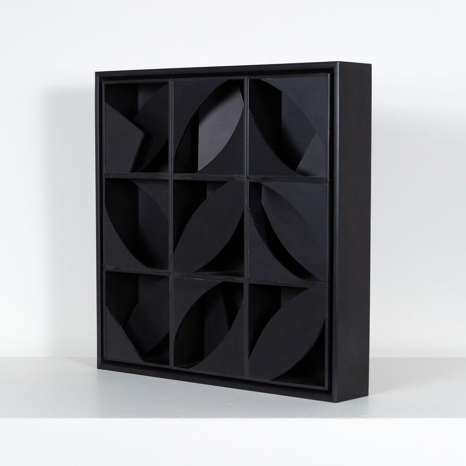 Hoja Nocturna, EE.UU., 1973  Madera pintada múltiple  Iniciales incisas - Sculpture de Louise Nevelson