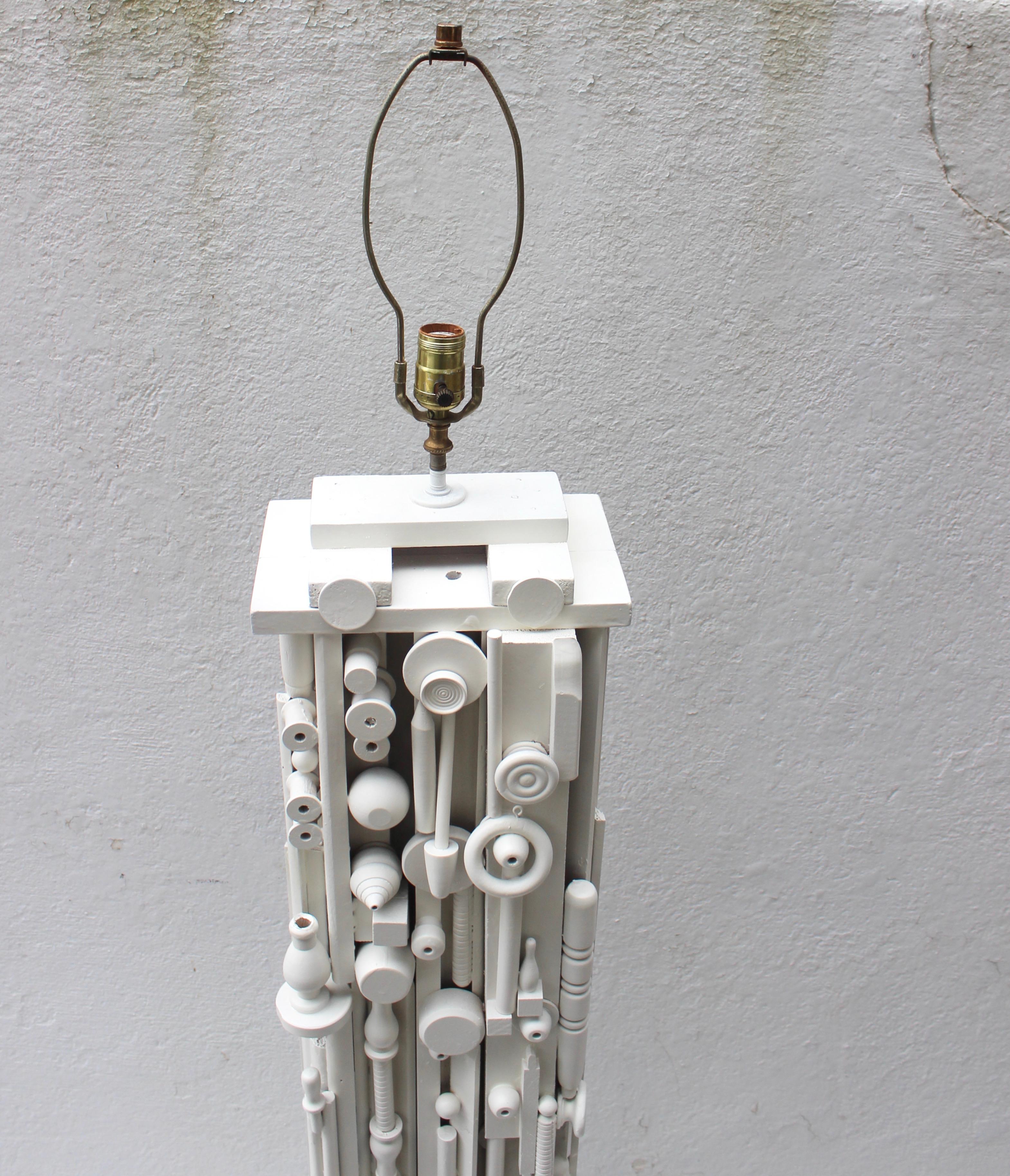 Louise Nevelson Stil Stehlampe (20. Jahrhundert) im Angebot