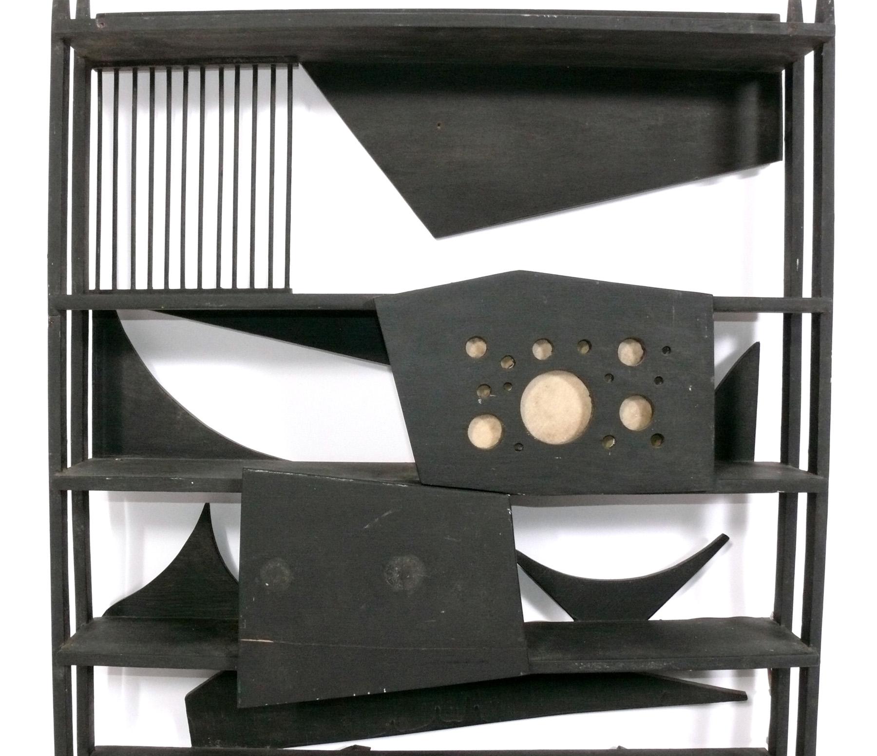 Escultura de pared estilo Louise Nevelson Estante para libros Moderno de mediados de siglo en venta