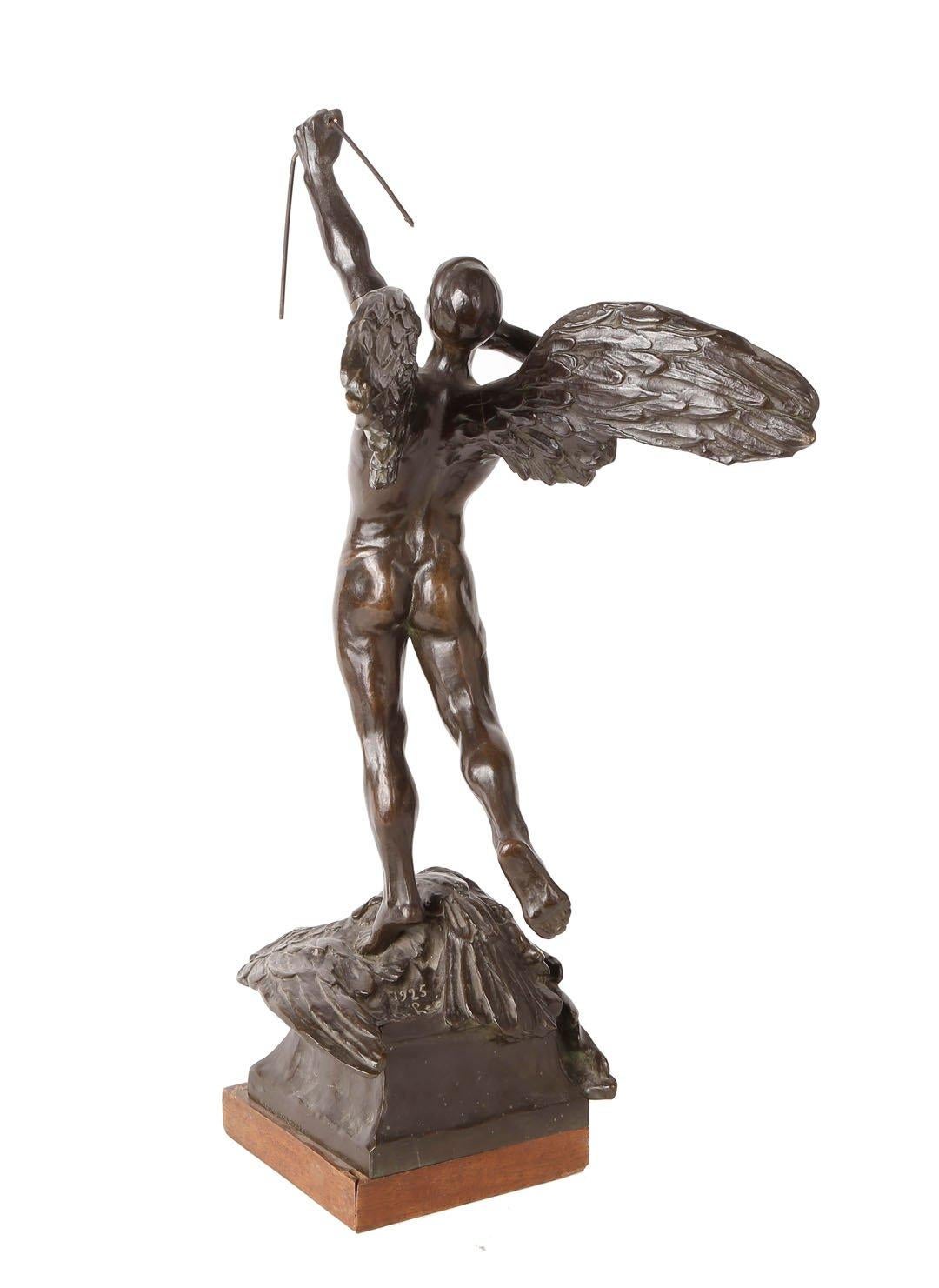 Le Challenge de Gramont, 20th Century bronze sculpture of Icarus  - Sculpture by Louise Ochsé