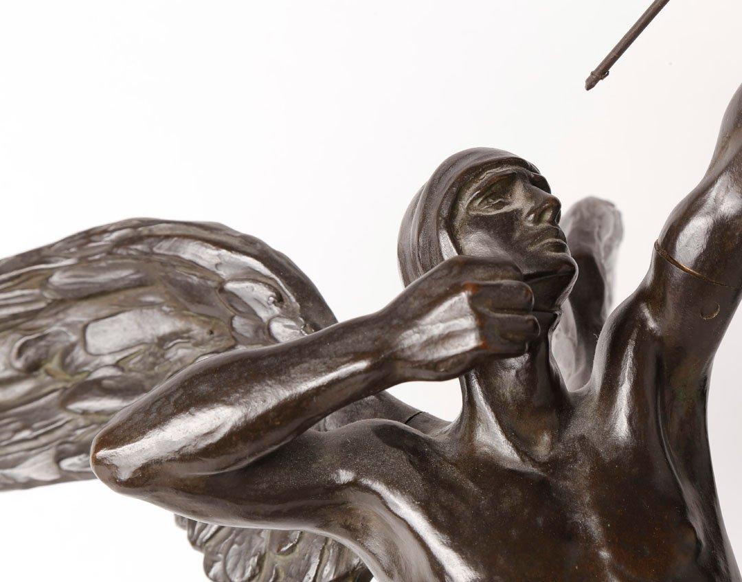 Le Challenge de Gramont, Bronzeskulptur von Icarus aus dem 20. Jahrhundert  (Gold), Figurative Sculpture, von Louise Ochsé
