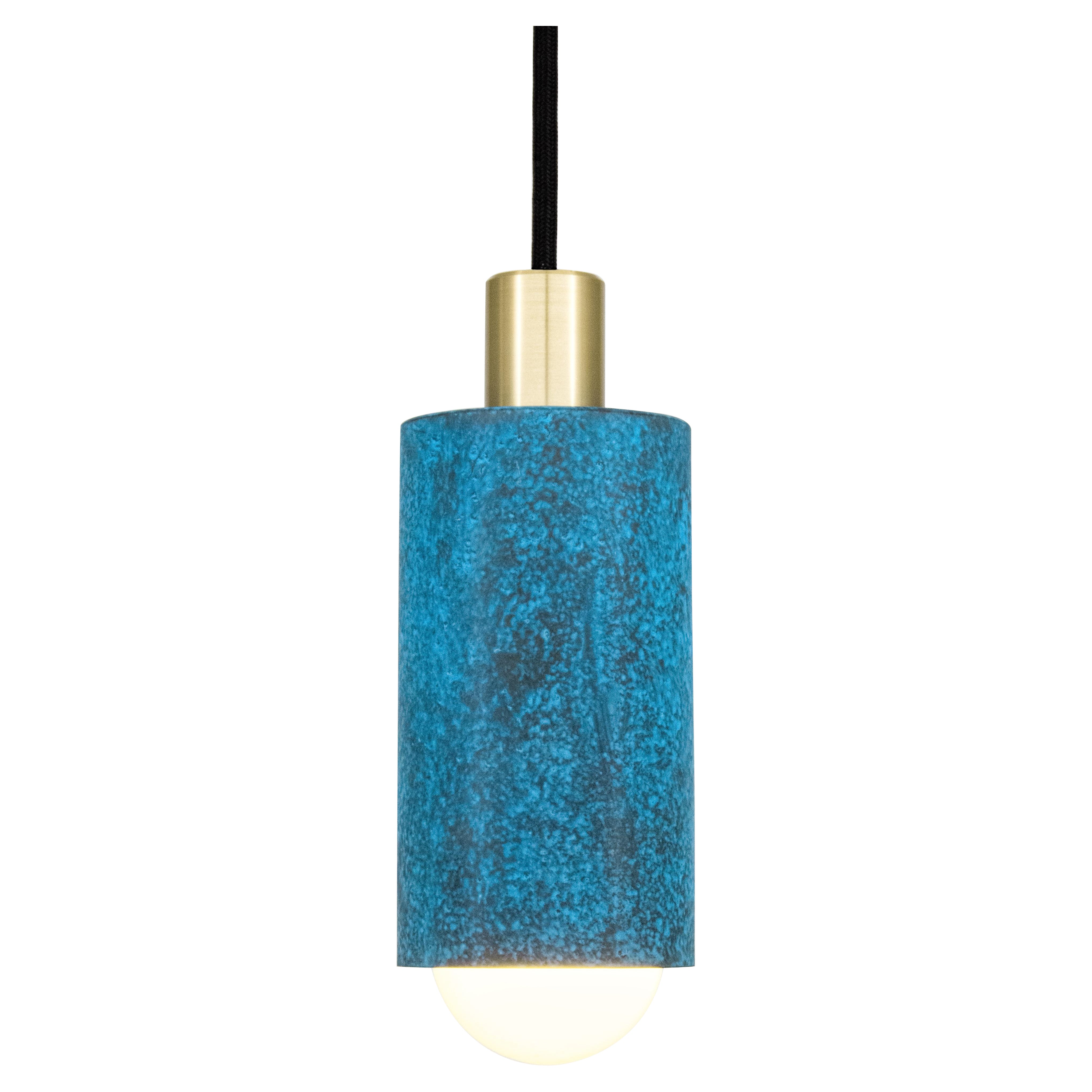 Luce a sospensione Louise in blu di Prussia e ottone satinato, appesa con pendaglio con spina in vendita
