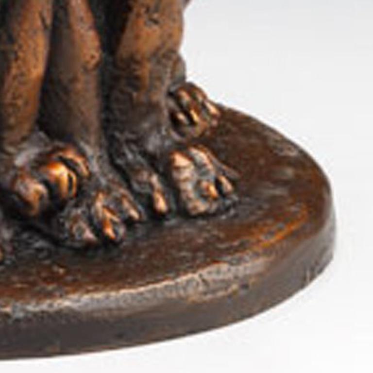 Love Puppy Love (L'amour péché) - Réalisme Sculpture par Louise Peterson