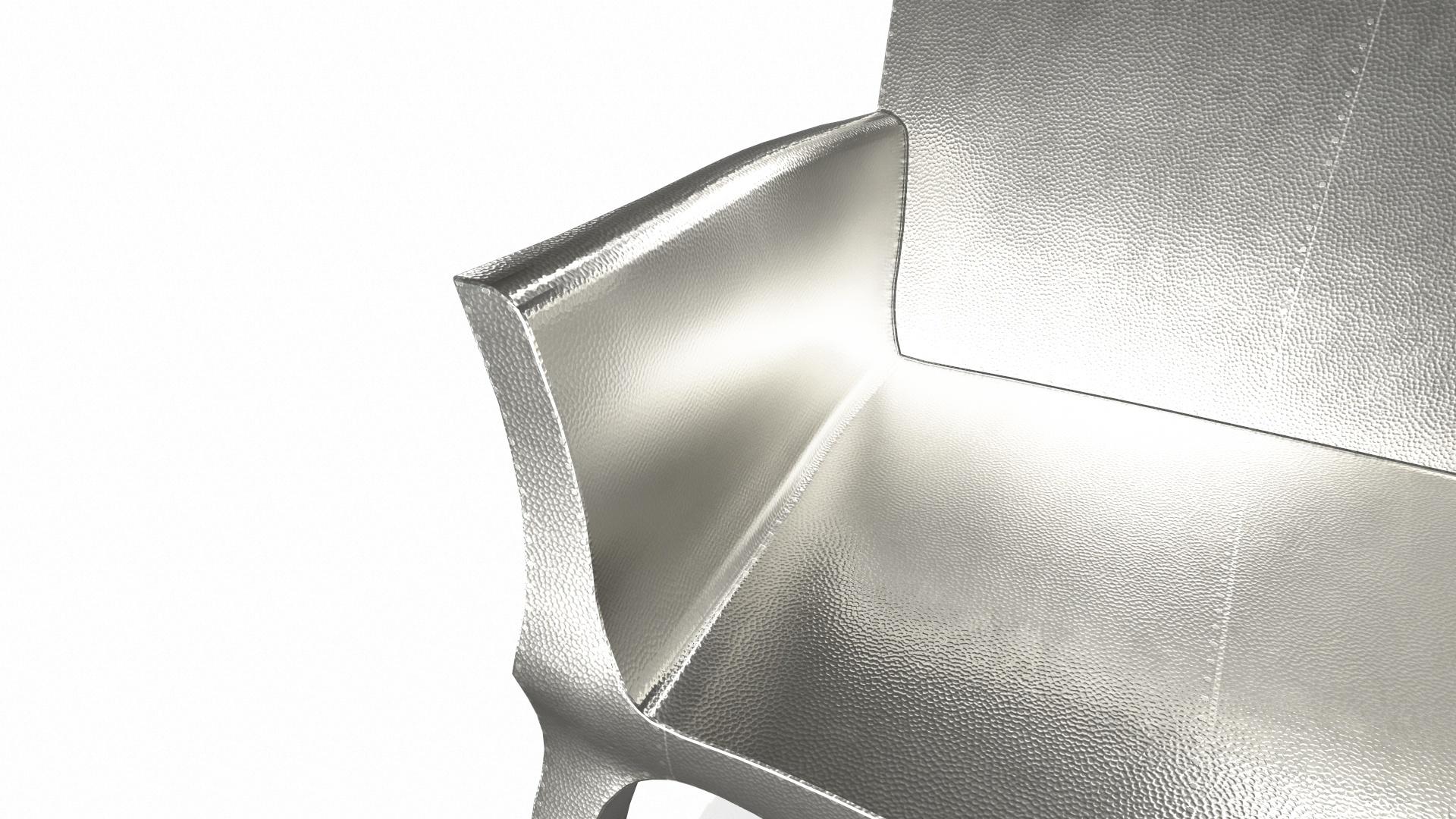 Altro Louise Settee Art Deco Settees in Mid. Bronzo bianco martellato di Paul Mathieu in vendita