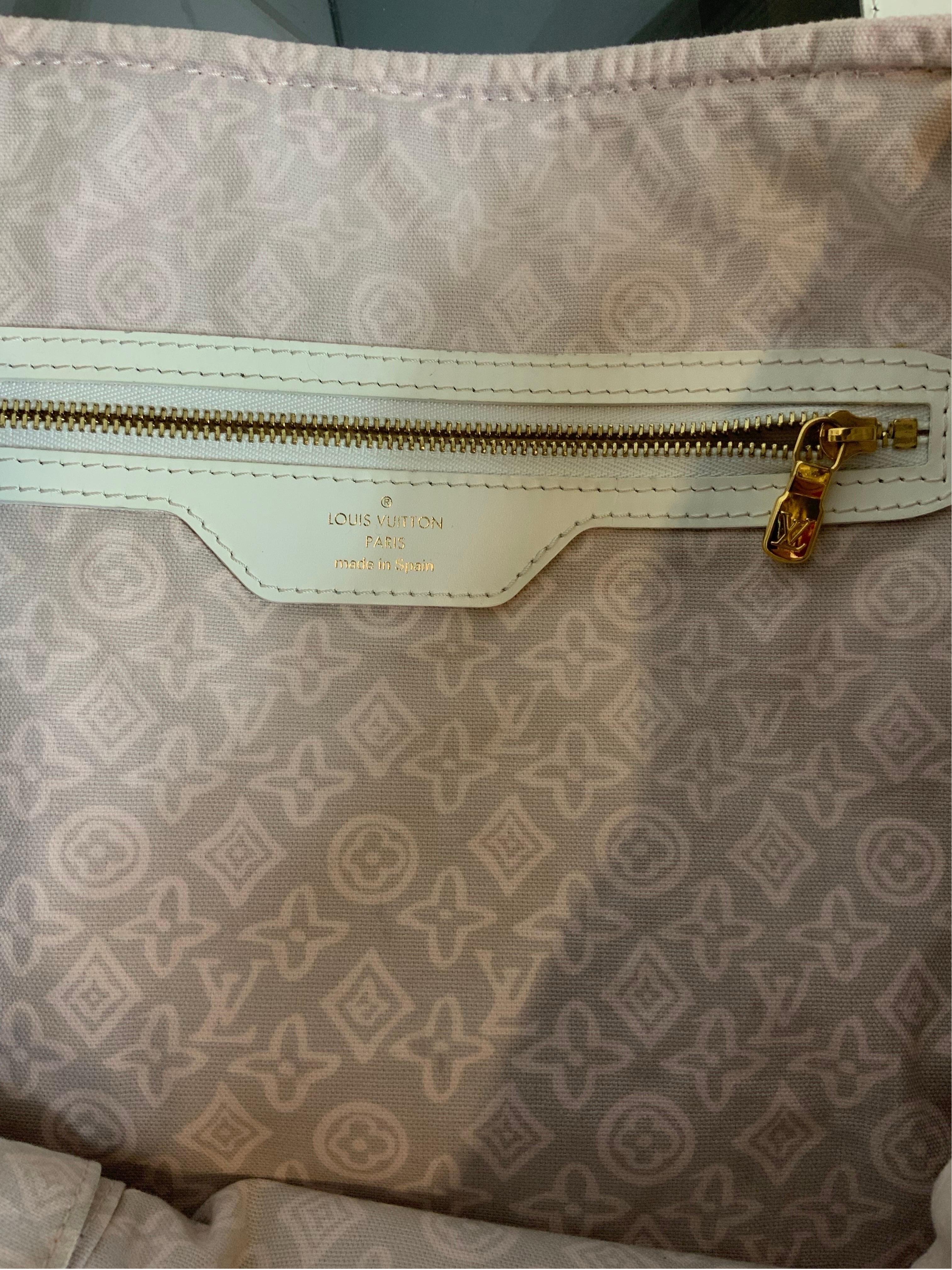 Louise Vuitton Cruise line Tahitienne pink Shoulder Bag For Sale 6