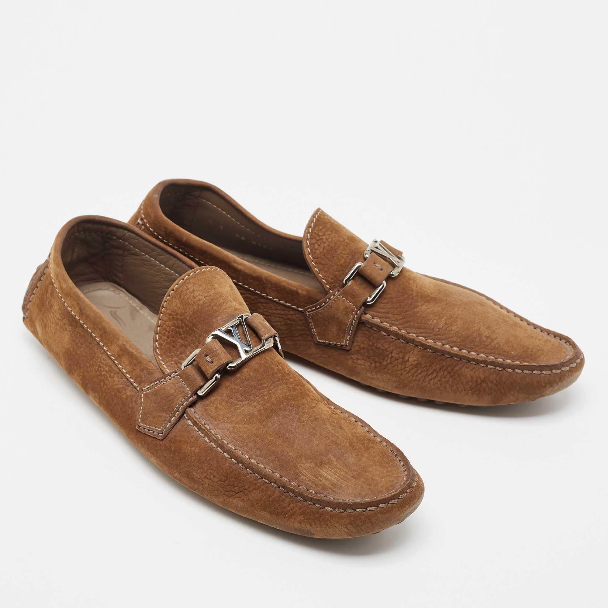 Louise Vuitton Olivgrüne Nubuck Hockenheim Loafers Leder Hockenheim Größe 43 im Zustand „Gut“ im Angebot in Dubai, Al Qouz 2