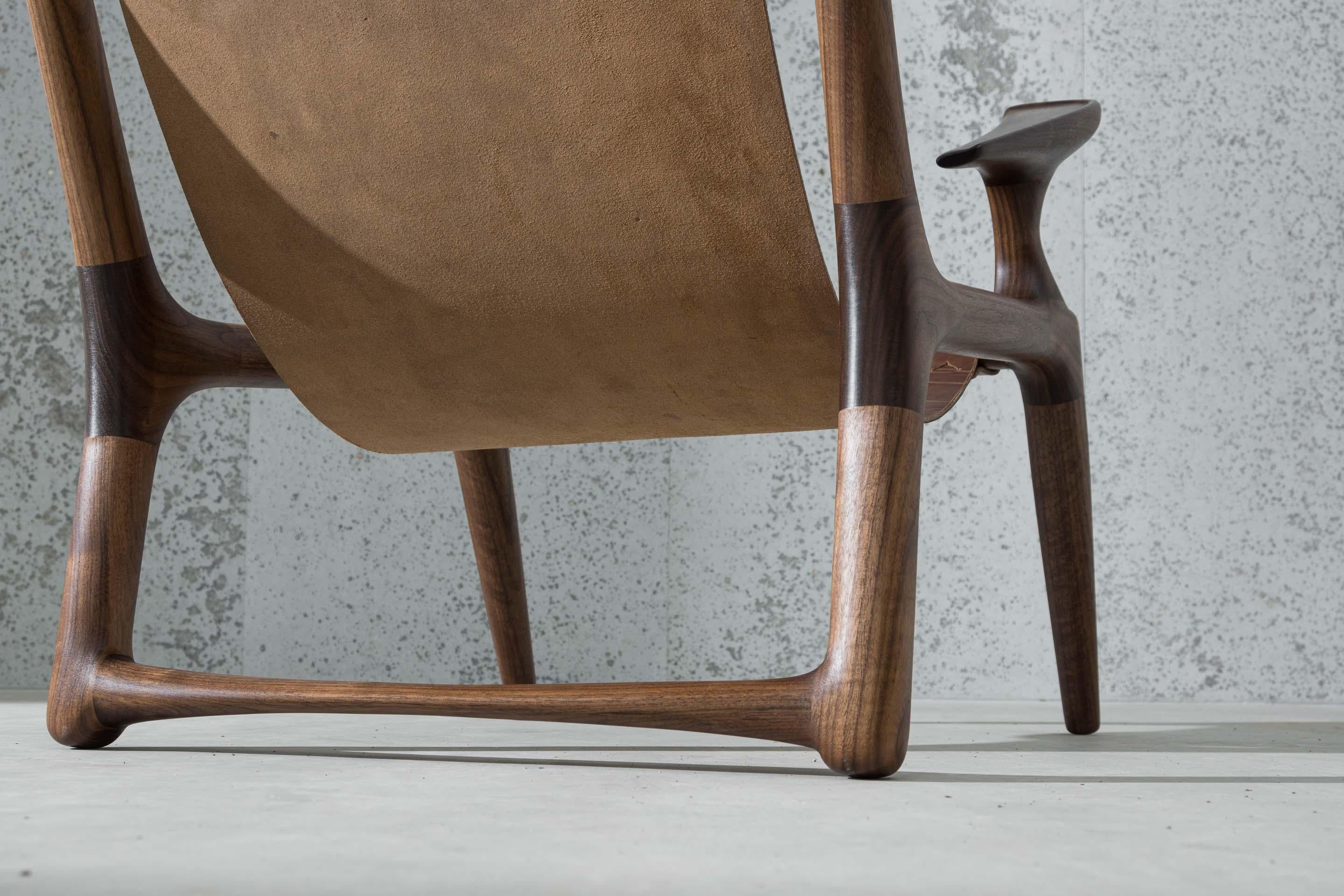 Lounge- und Akzent-Sling Chair aus Nussbaumholz und braunem Leder von Fernweh im Angebot 6