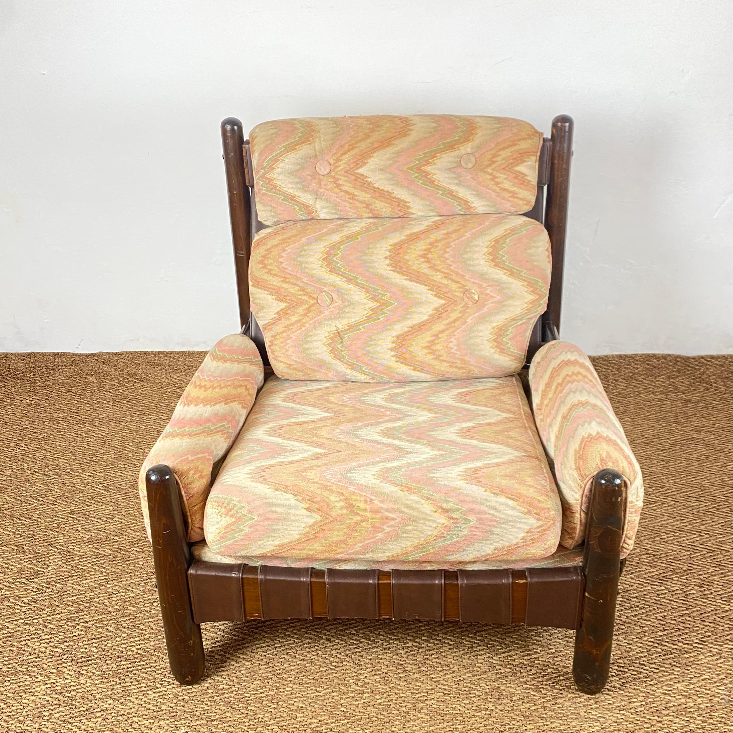 Superb and very rare armchair made by Pizzetti Roma from the 1950s in Italy.
The armchair is upholstered in Missoni fabric from the late 70s and is in perfect vintage condition with small signs of aging as shown in the photographs.