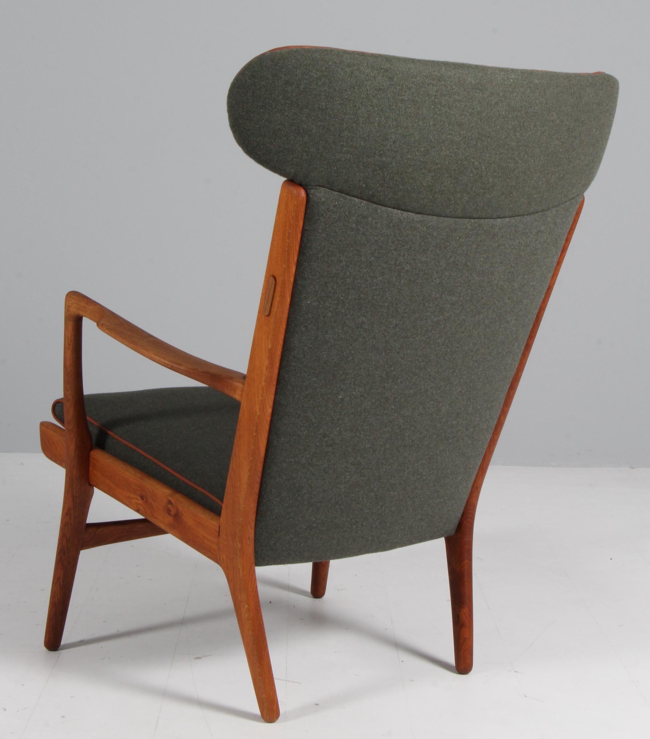 Leather Lounge / armchair, Model AP15, by Hans Wegner for A.P. Stolen. Full grain For Sale
