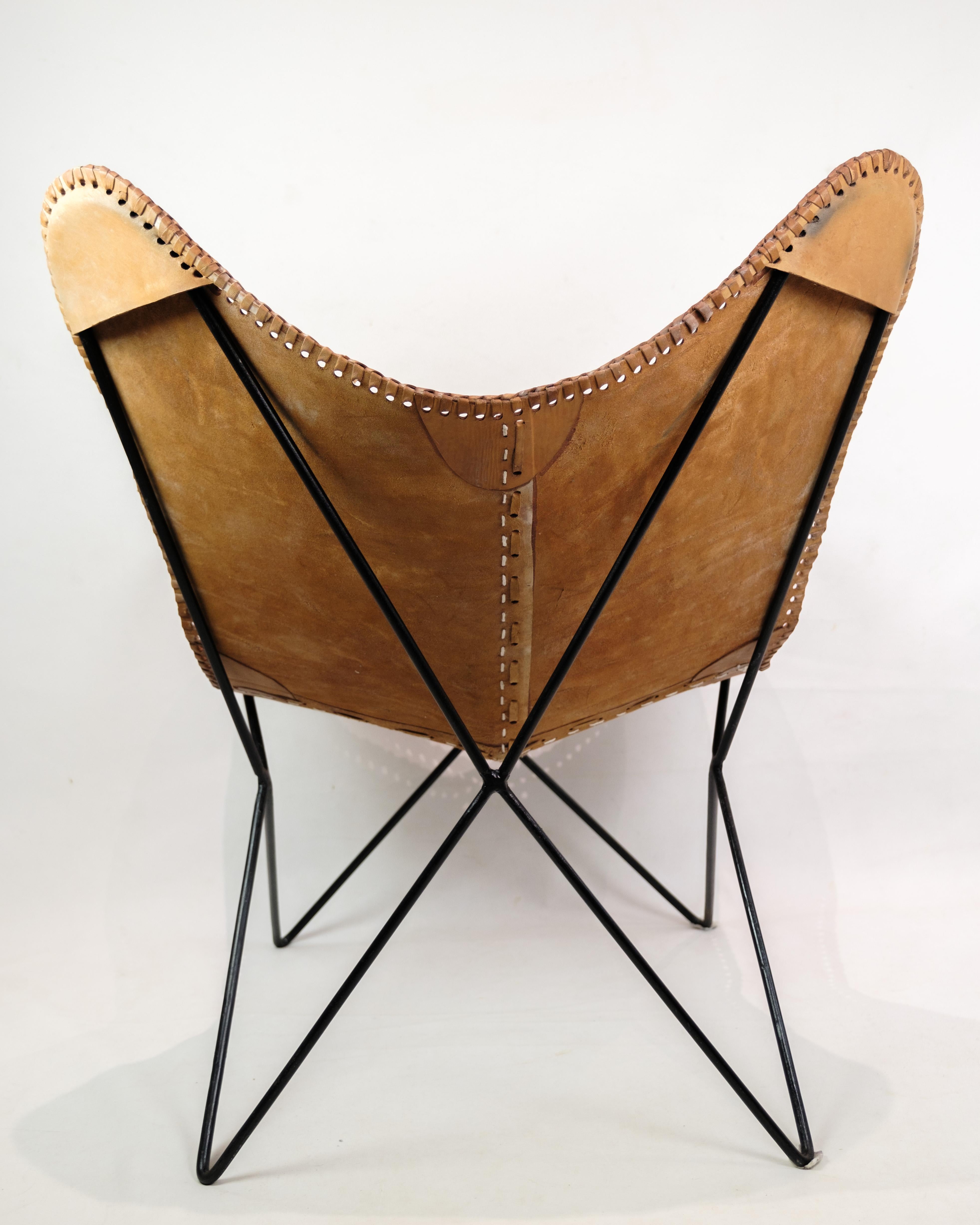 Danish Lounge armchair With Black frame In light leather, Named Bat Chair From 1980s For Sale