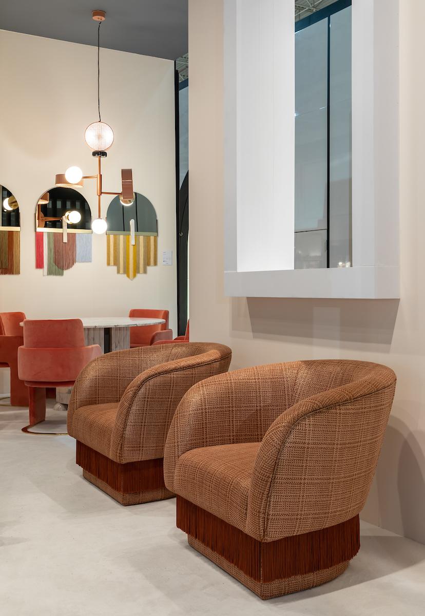 DOOQ Moderner Loungesessel aus der Mitte des Jahrhunderts mit gewebtem Kupfertextur, orangefarbenen Fransen (Moderne der Mitte des Jahrhunderts) im Angebot