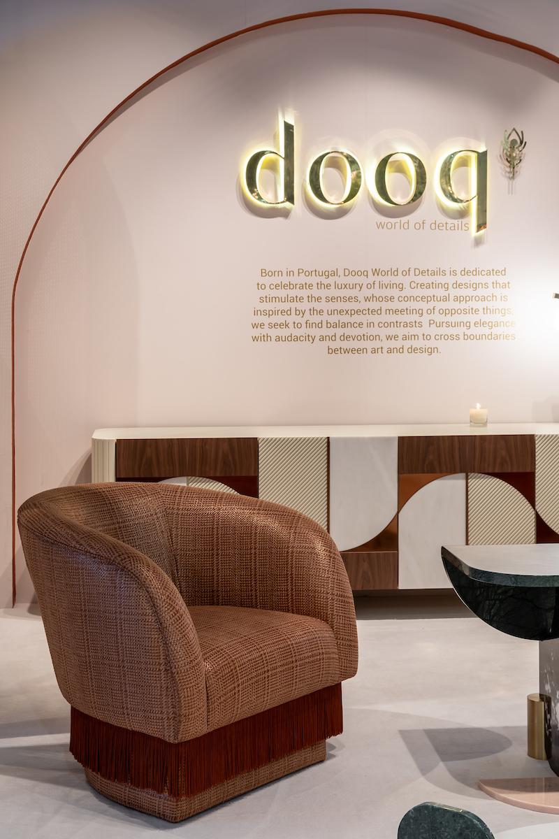 DOOQ Moderner Loungesessel aus der Mitte des Jahrhunderts mit gewebtem Kupfertextur, orangefarbenen Fransen im Zustand „Neu“ im Angebot in Lisbon, PT